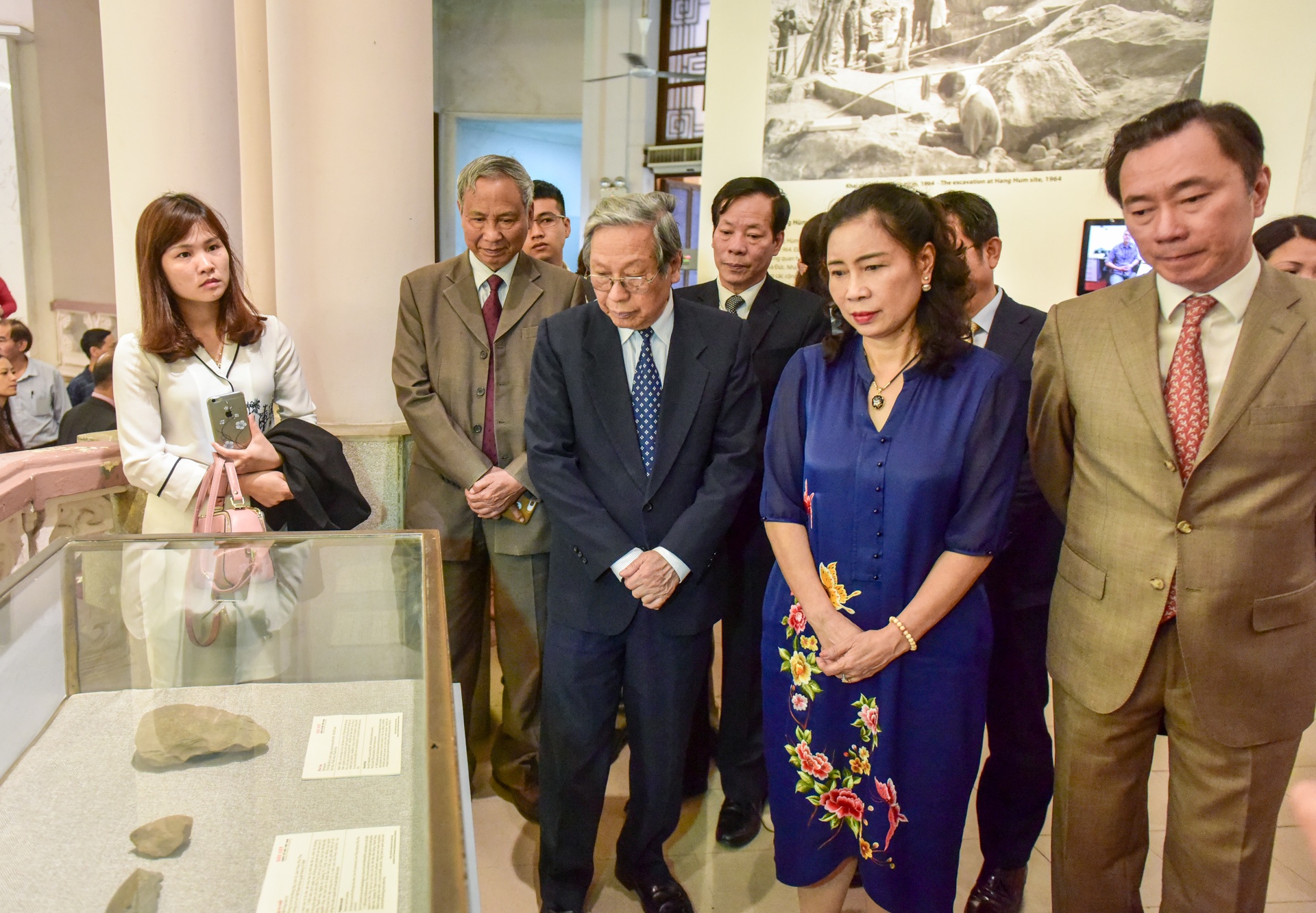 300 bau vat khao co hoc anh 2