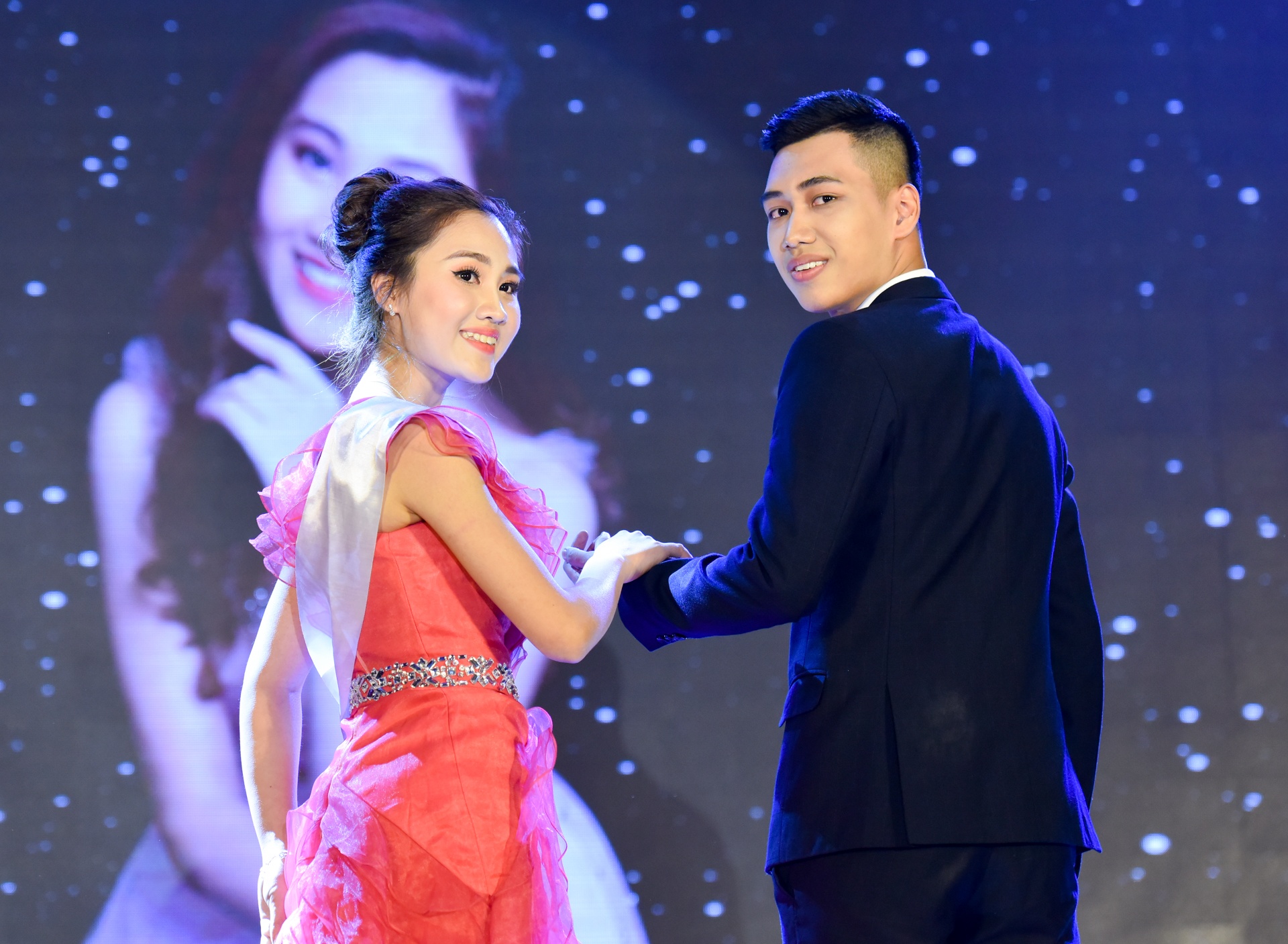 hoa khoi hoc vien bao chi anh 5