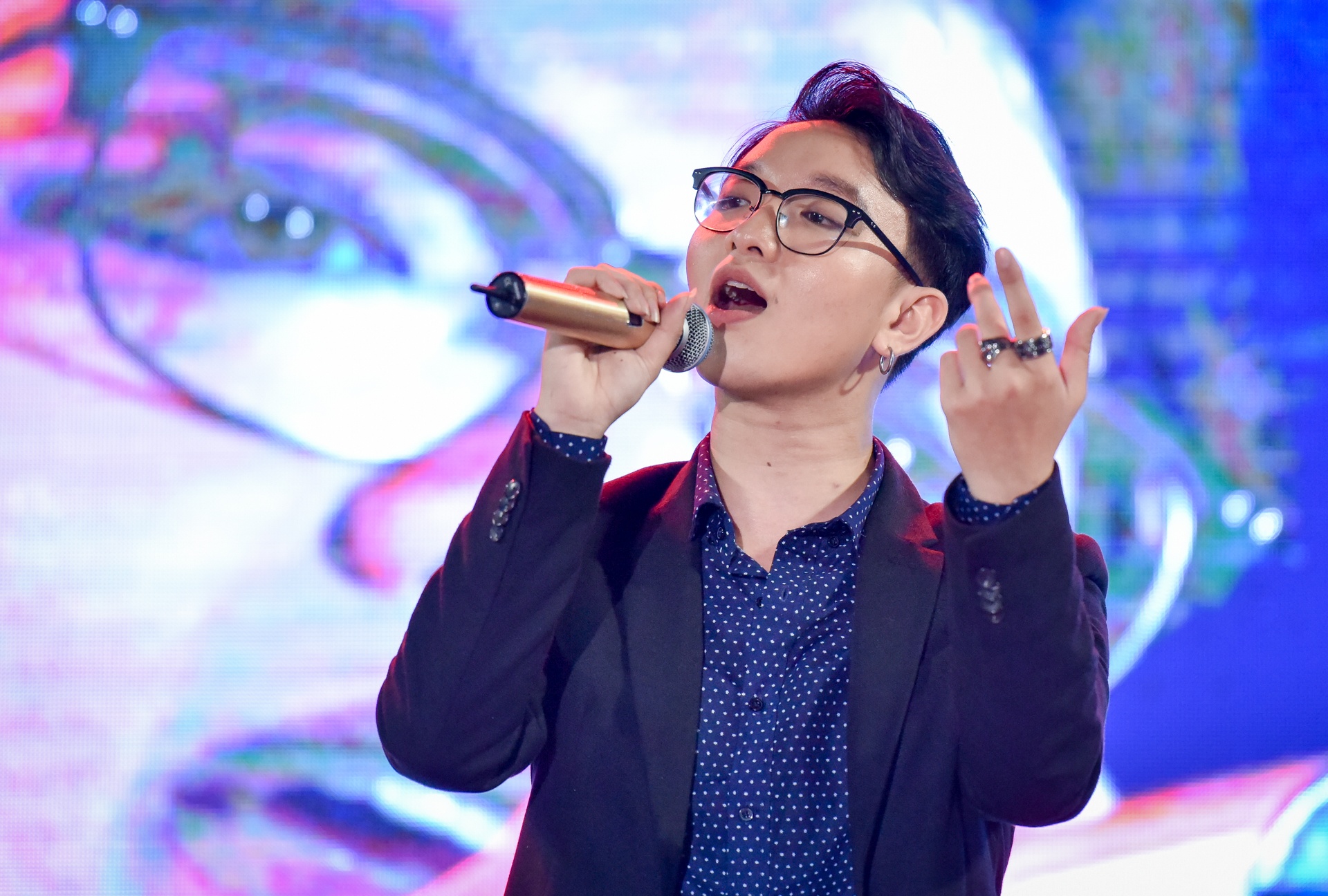 nu sinh ngoai thuong anh 12