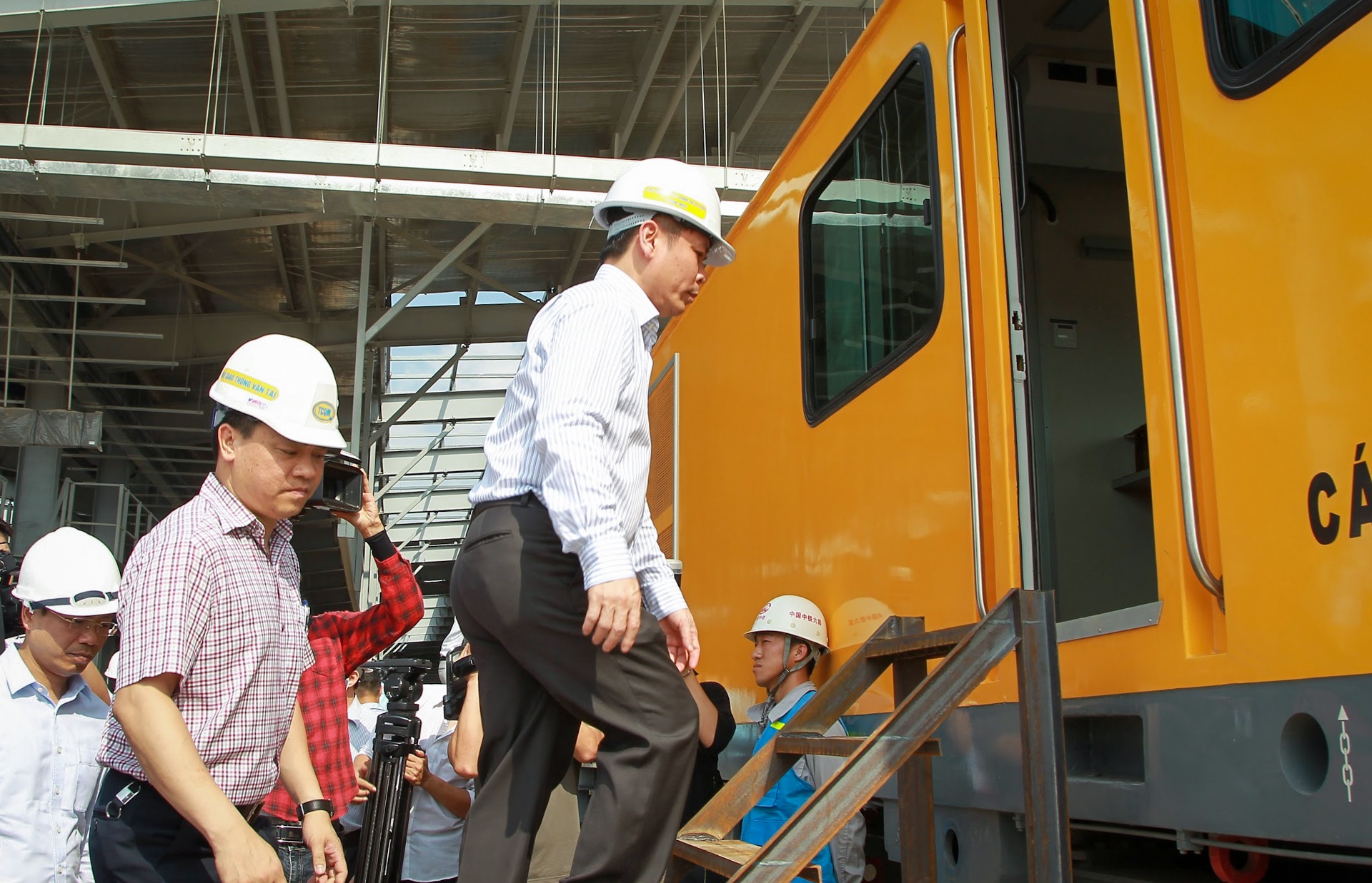 bo truong GTVT di thu tau duong sat tren cao anh 1