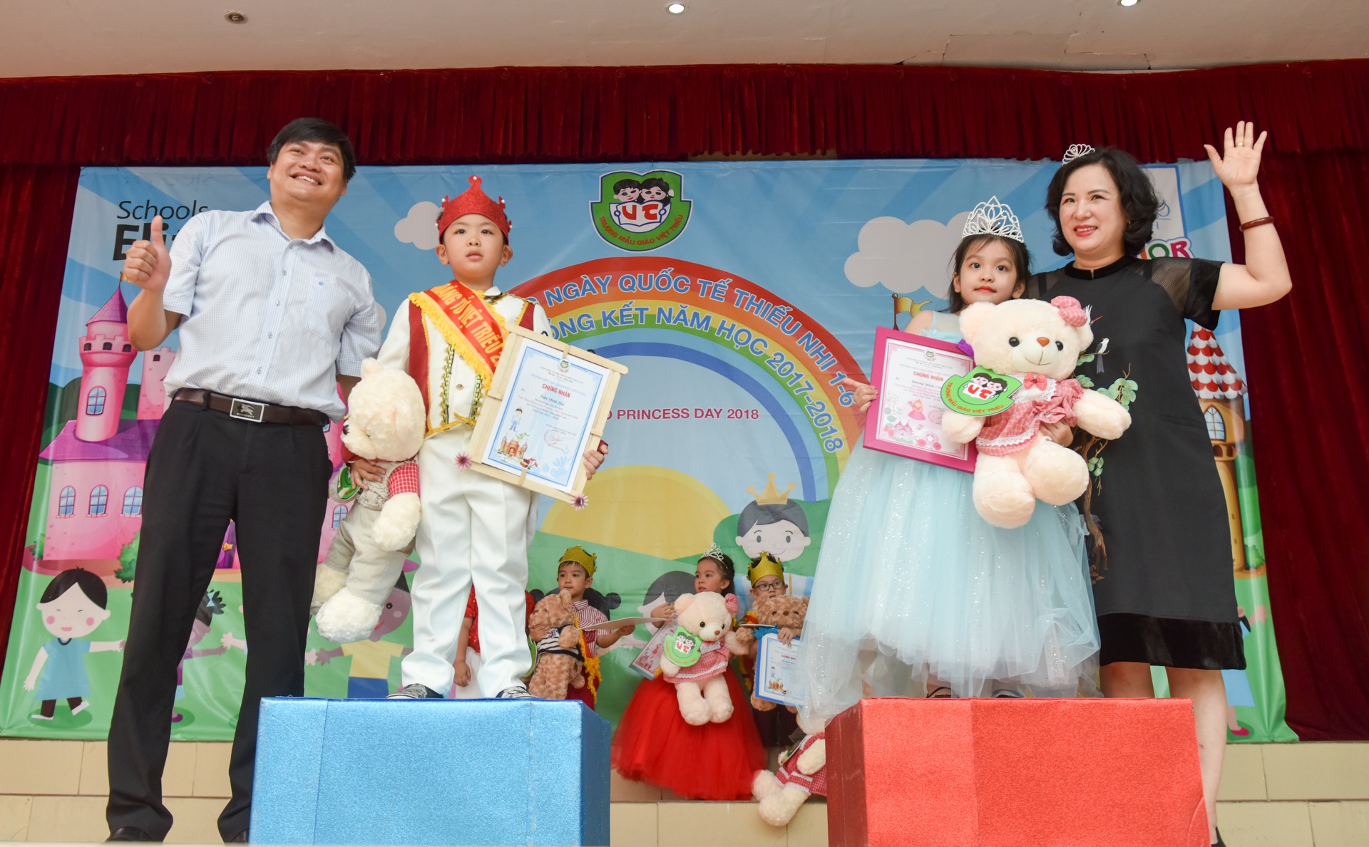 chia tay truong mau giao anh 10