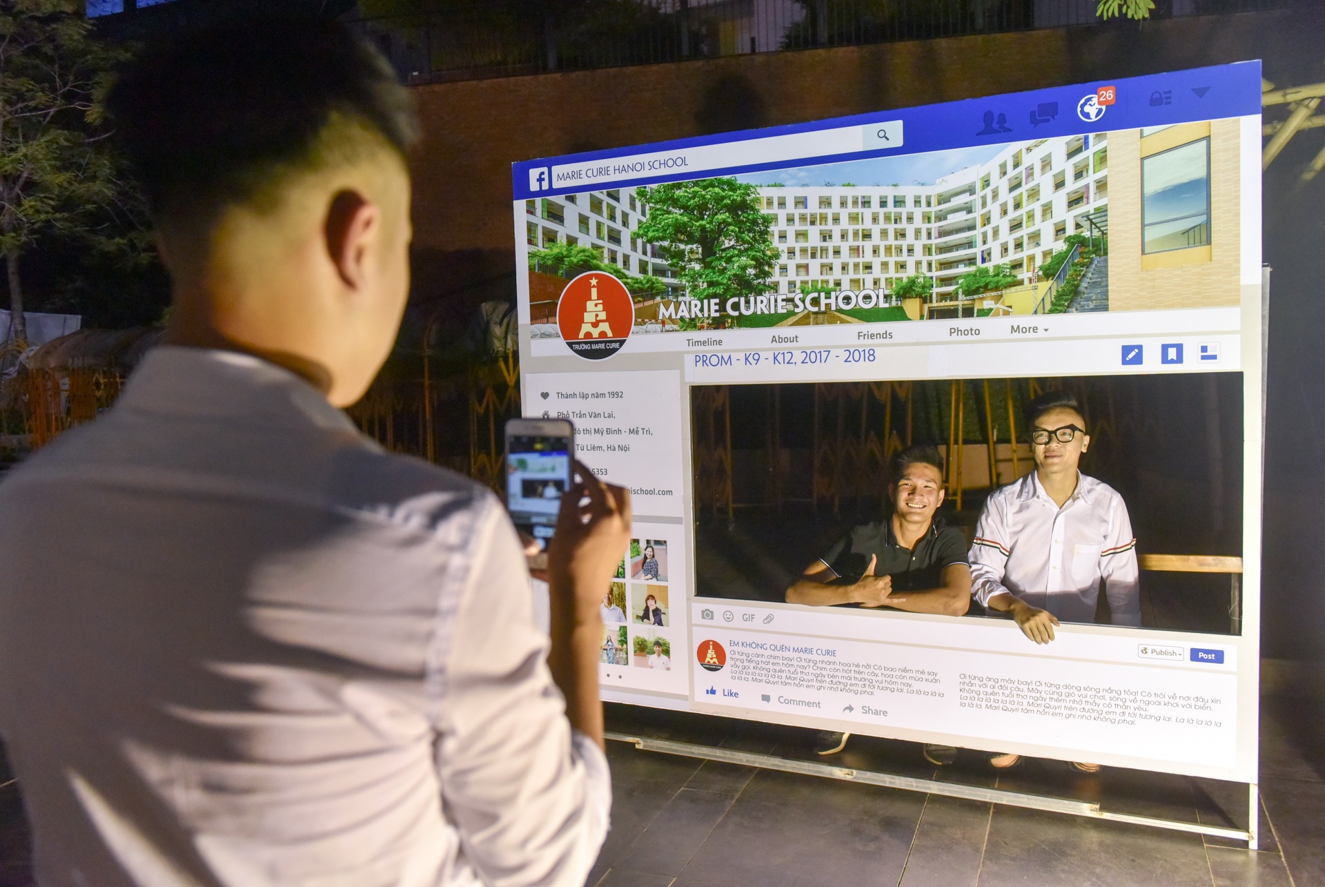 hieu truong khoc cung hoc tro anh 10