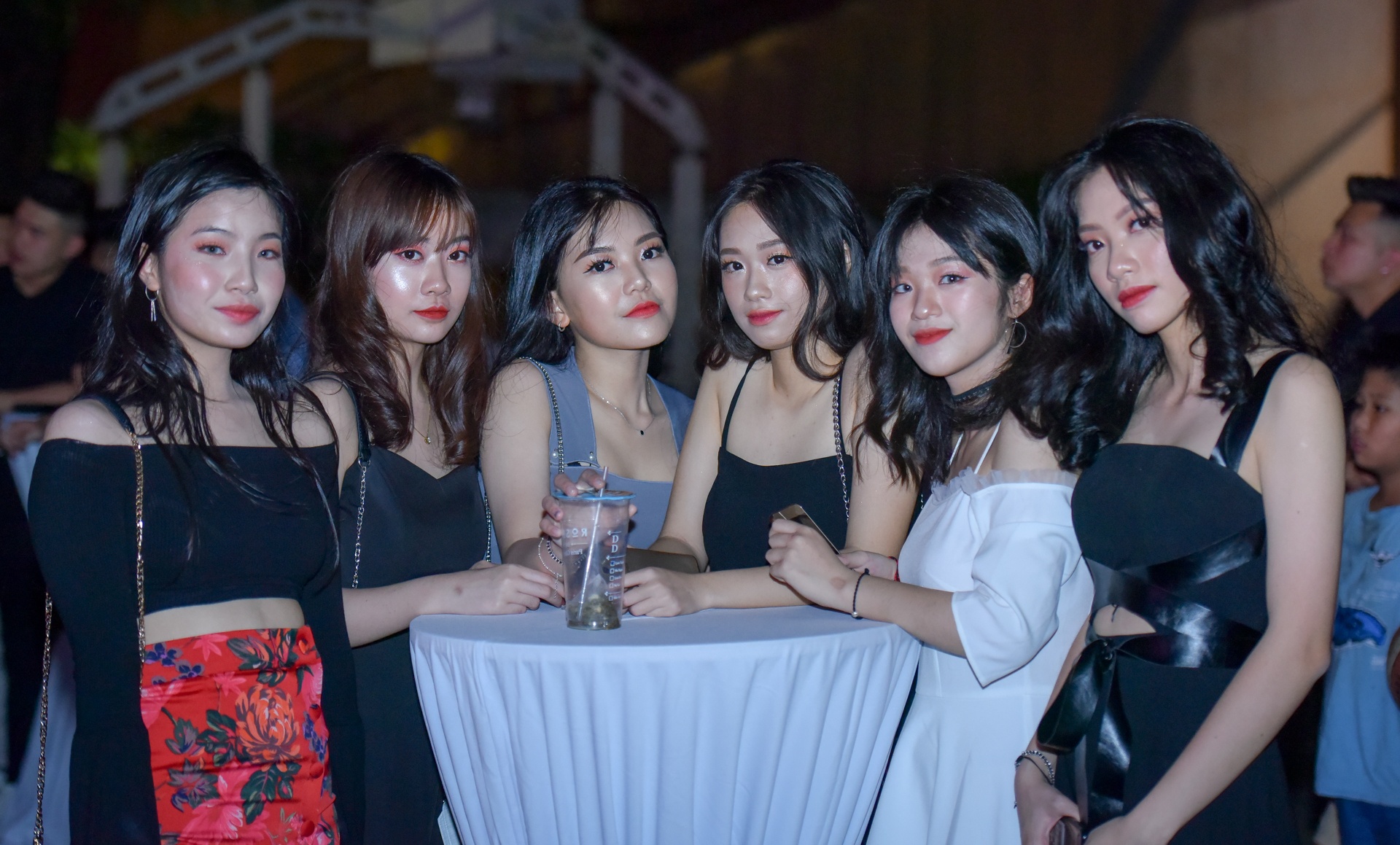 hieu truong khoc cung hoc tro anh 11