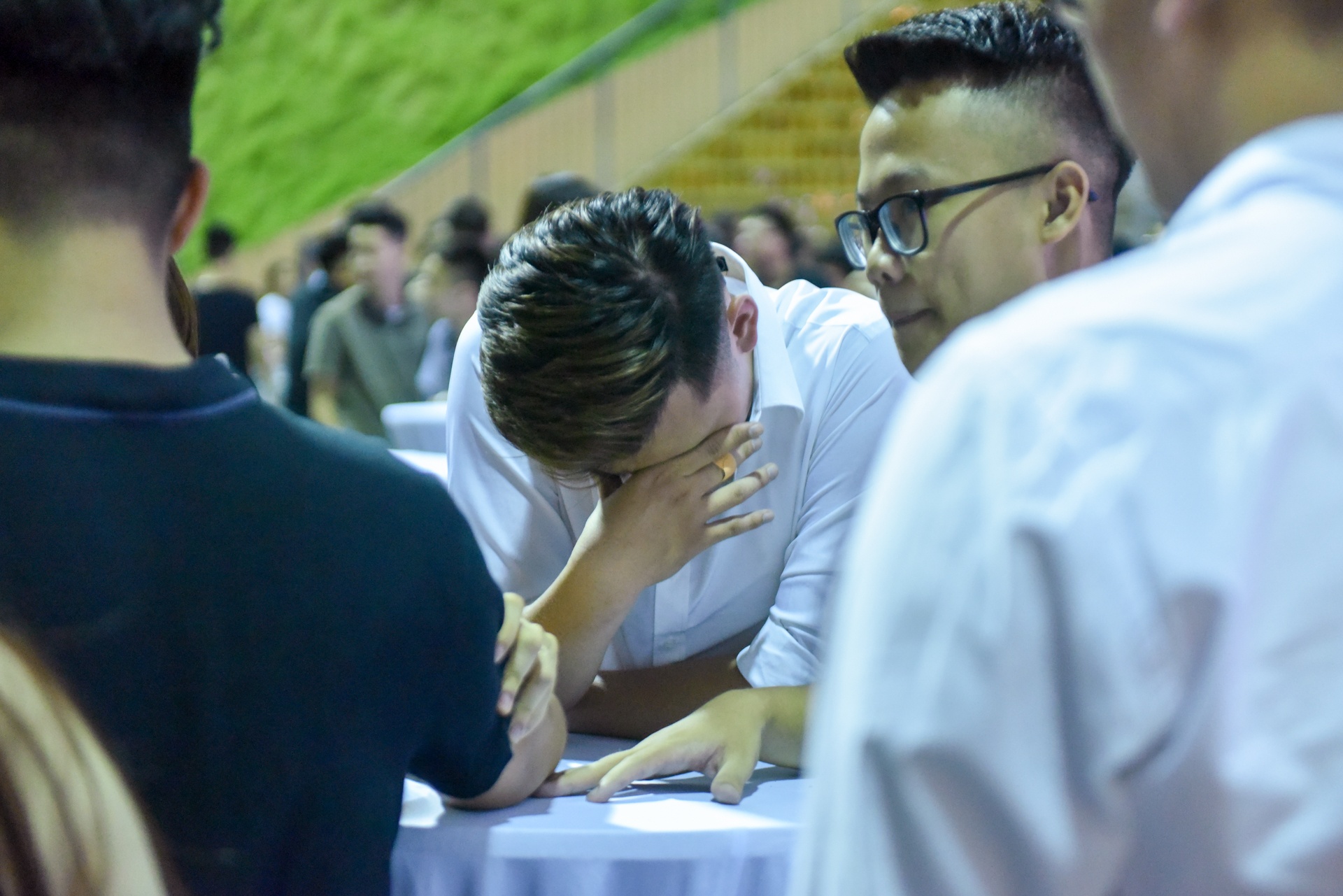 hieu truong khoc cung hoc tro anh 7