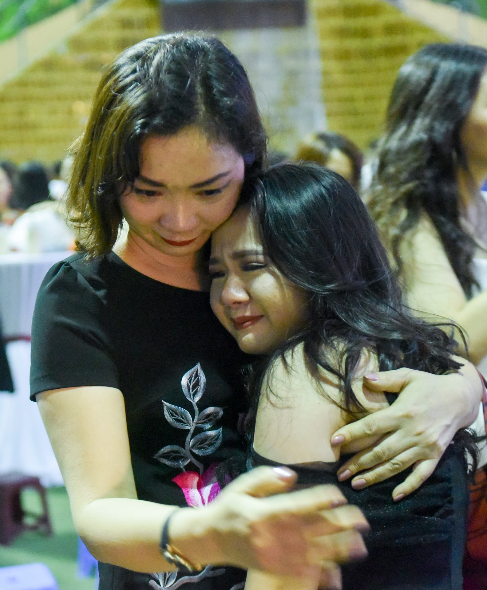 hieu truong khoc cung hoc tro anh 8