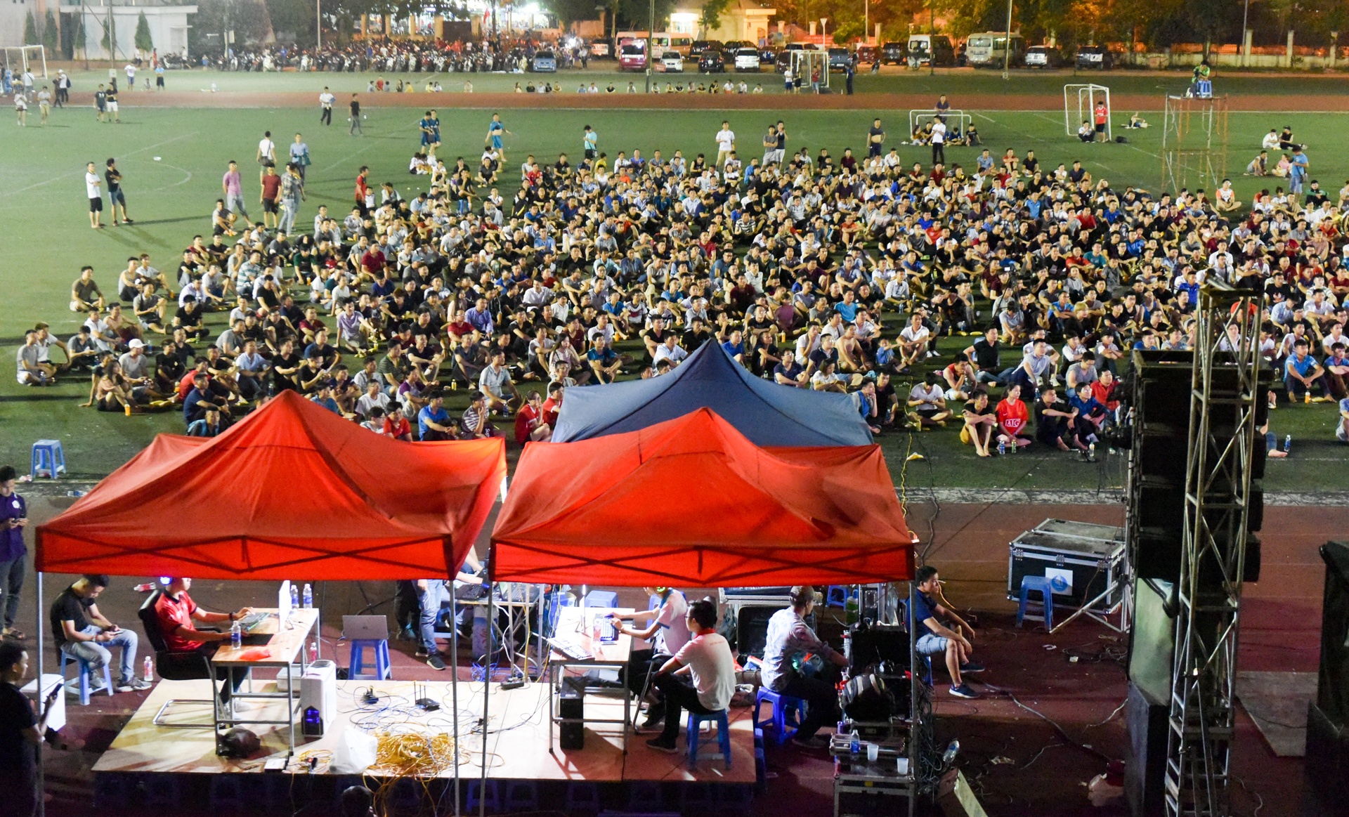 Tran dau dang nho nhat cuoc doi Chim se anh 1