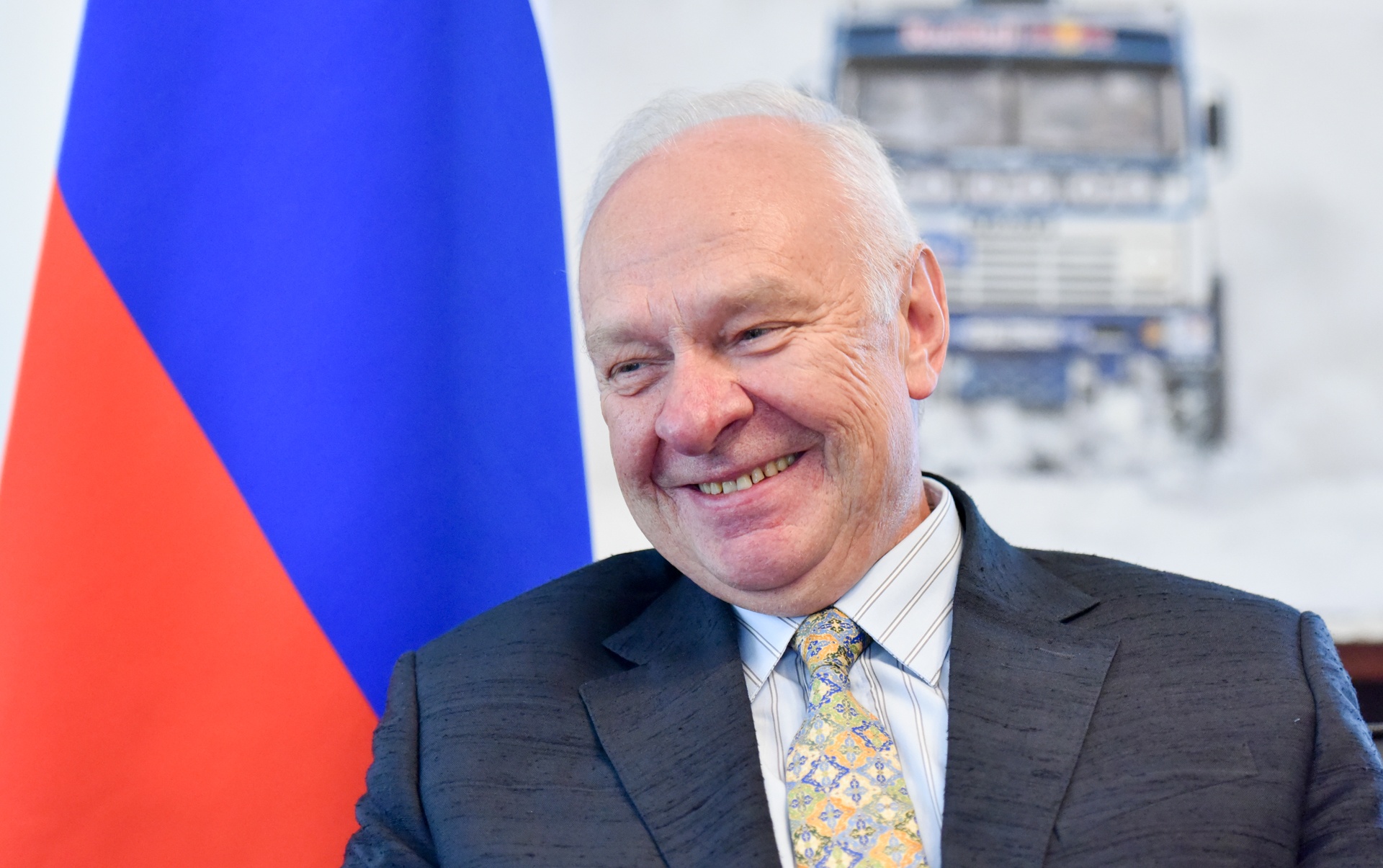 Dai su Nga: Se mang doi tre den da voi U23 Viet Nam hinh anh