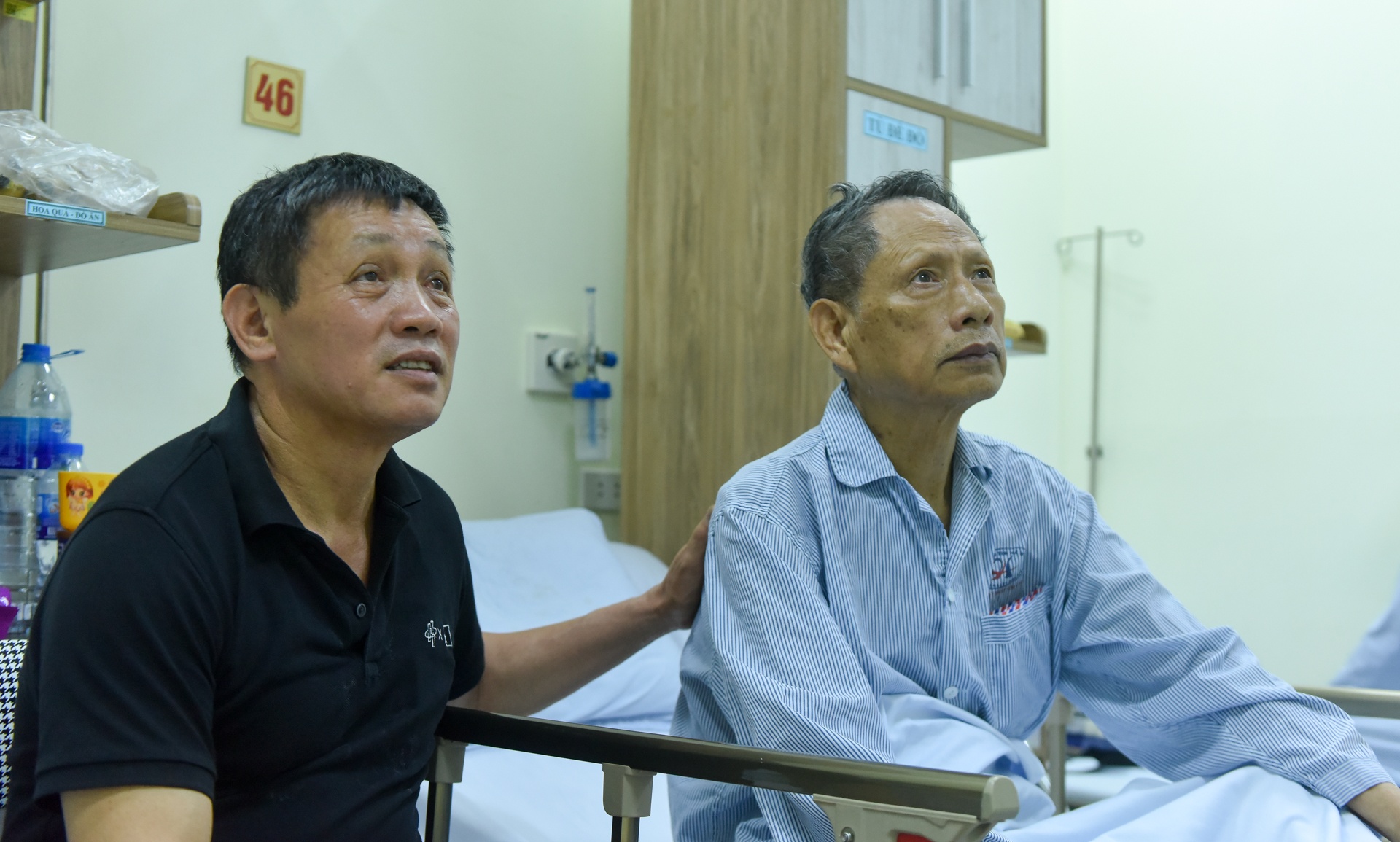 Xem World cup trong im lang tai benh vien Tim Ha Noi hinh anh