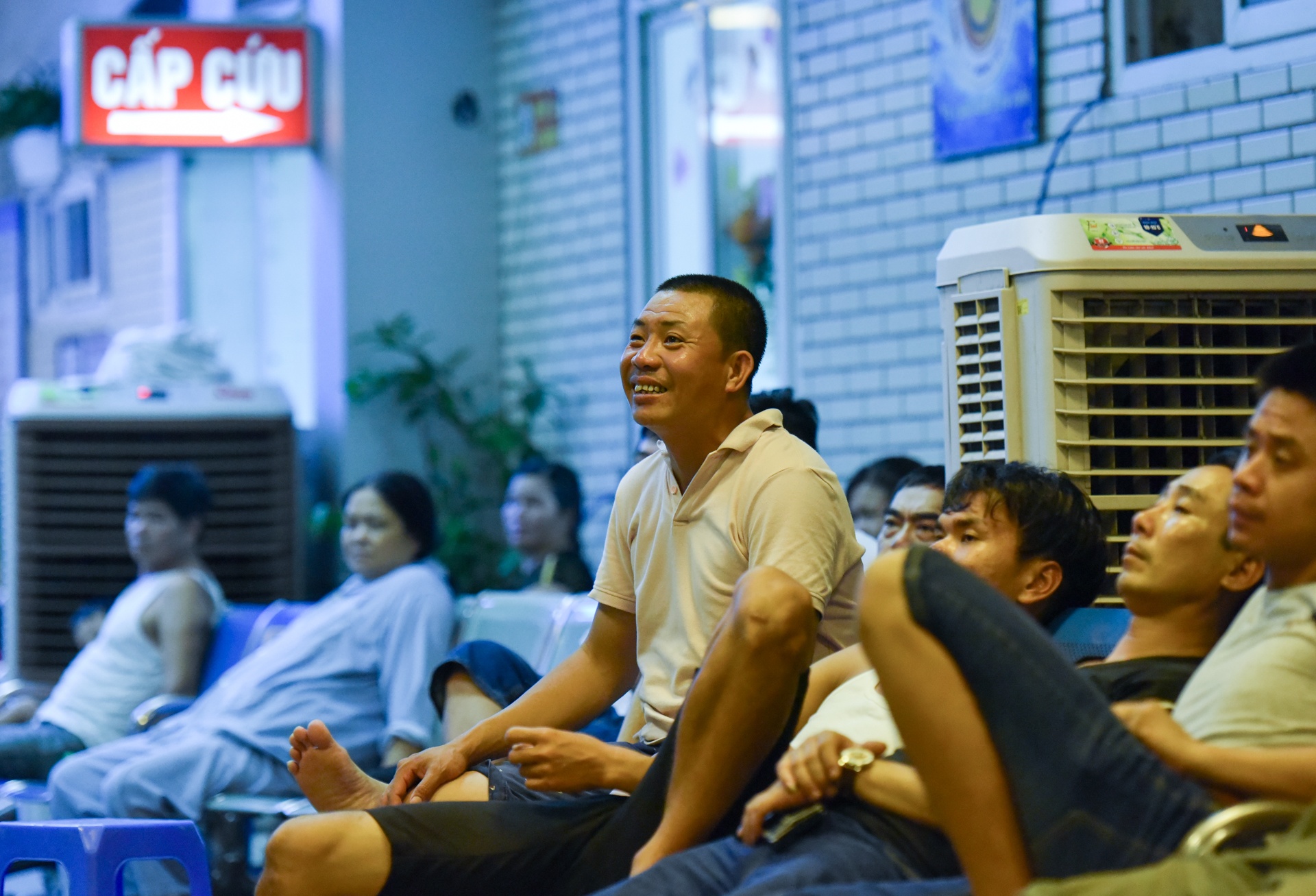 nguoi mac benh tim xem world cup anh 2