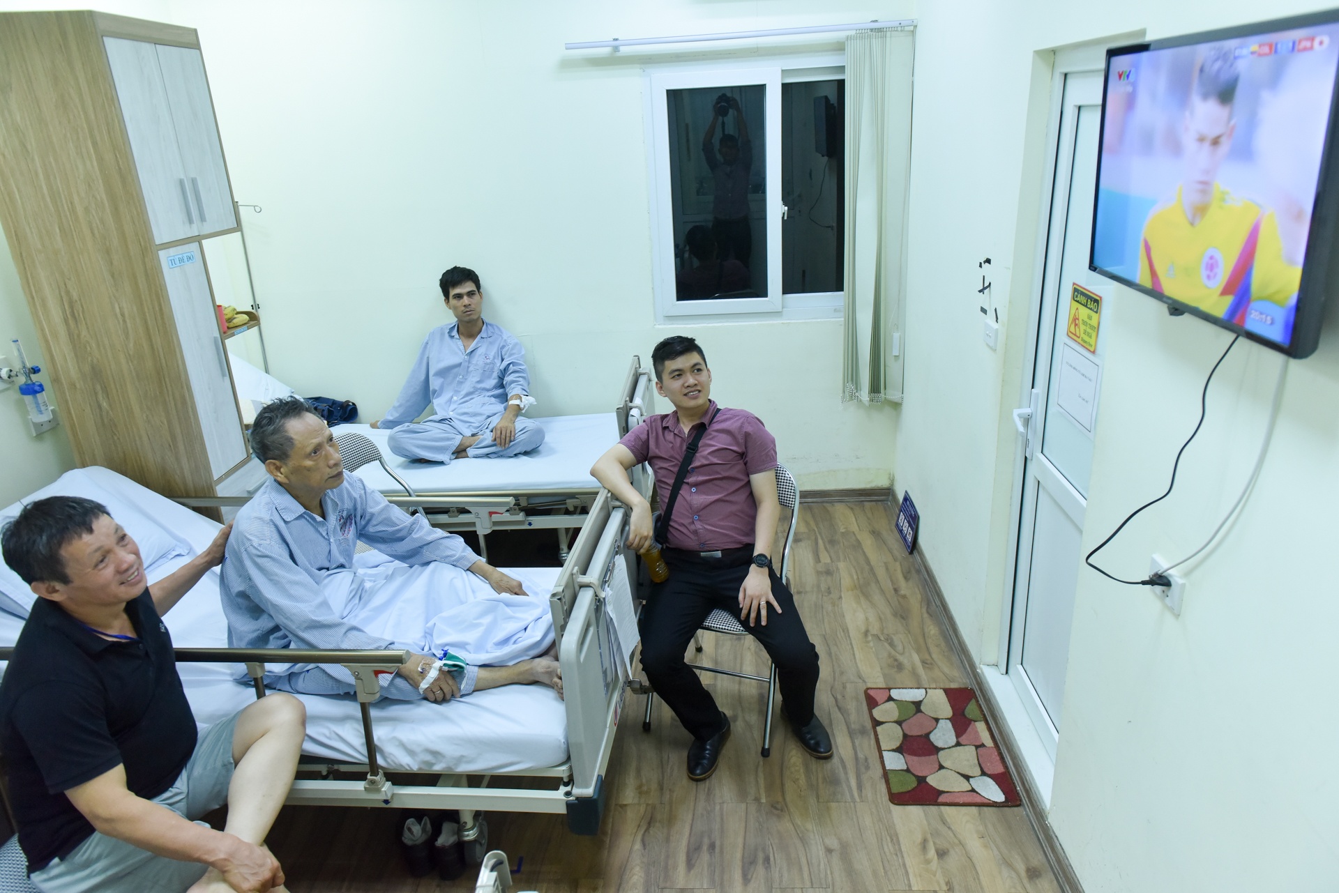 nguoi mac benh tim xem world cup anh 4