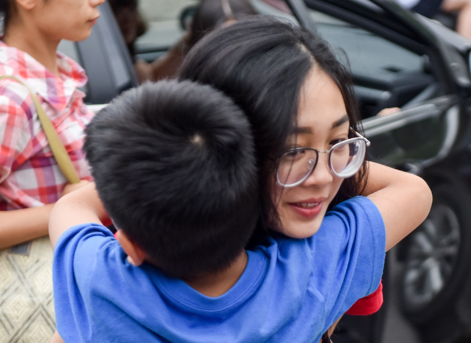 Co giao chu nhiem om hoc tro trong ngay thi anh 6