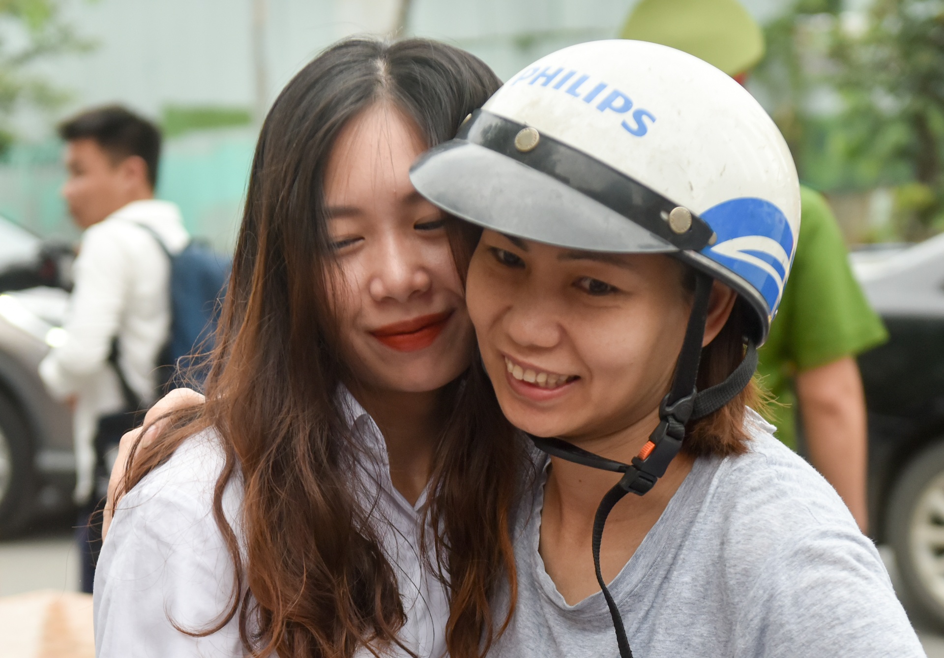 Co giao chu nhiem om hoc tro trong ngay thi anh 7