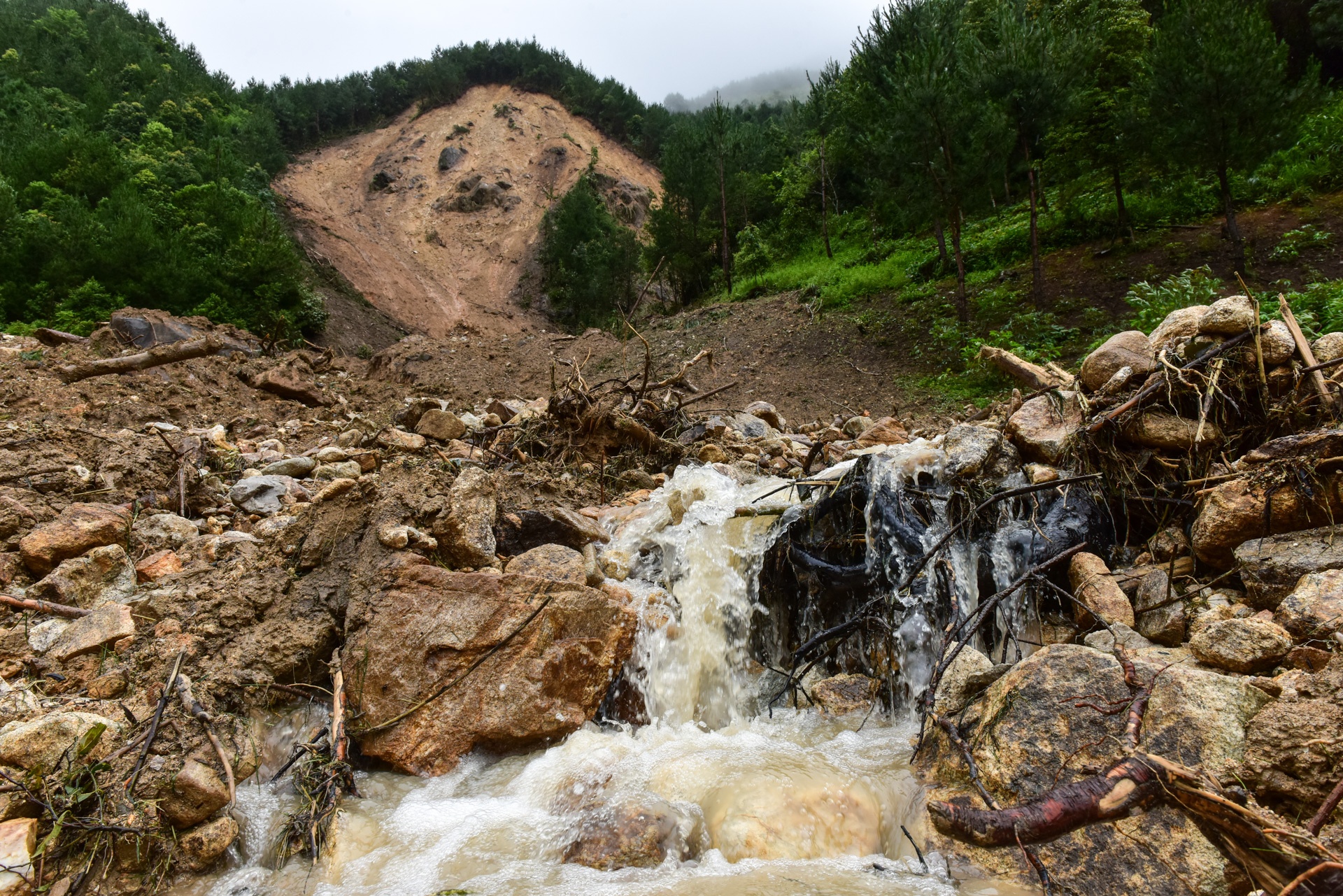 sat lo dat o Lai Chau anh 1