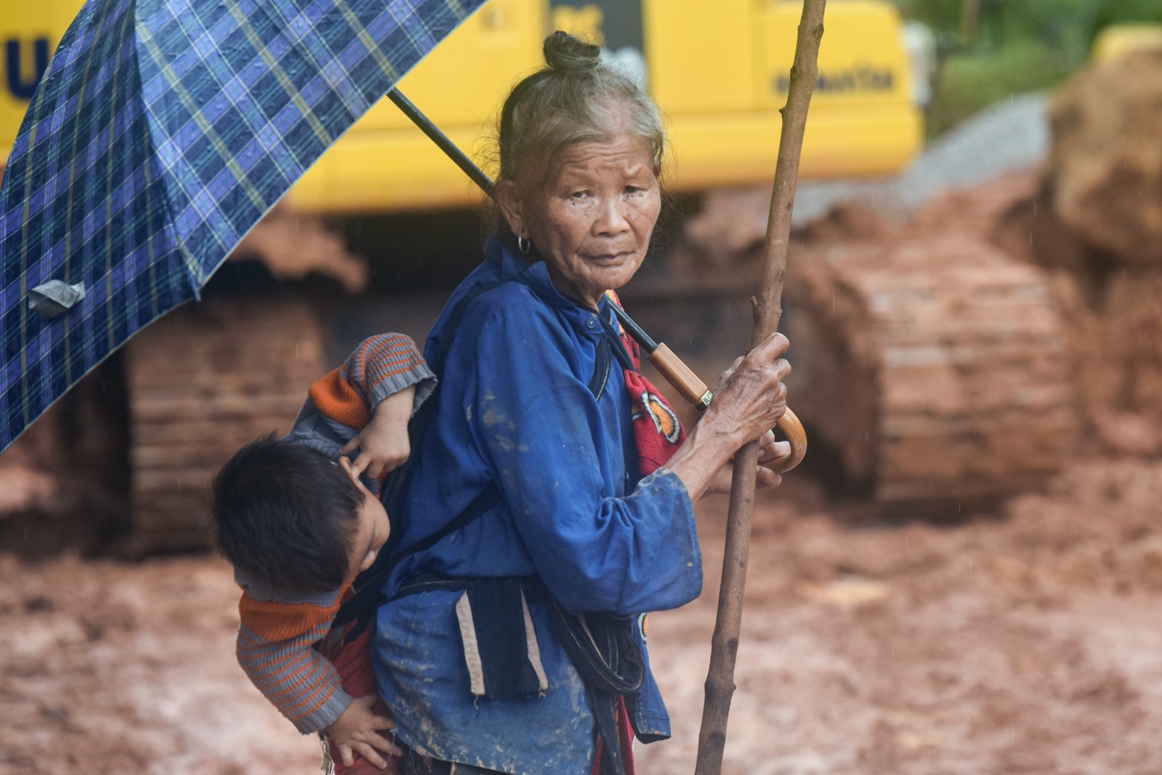 Dau thuong nam lai ban ngheo bi ca vat doi san phang hinh anh