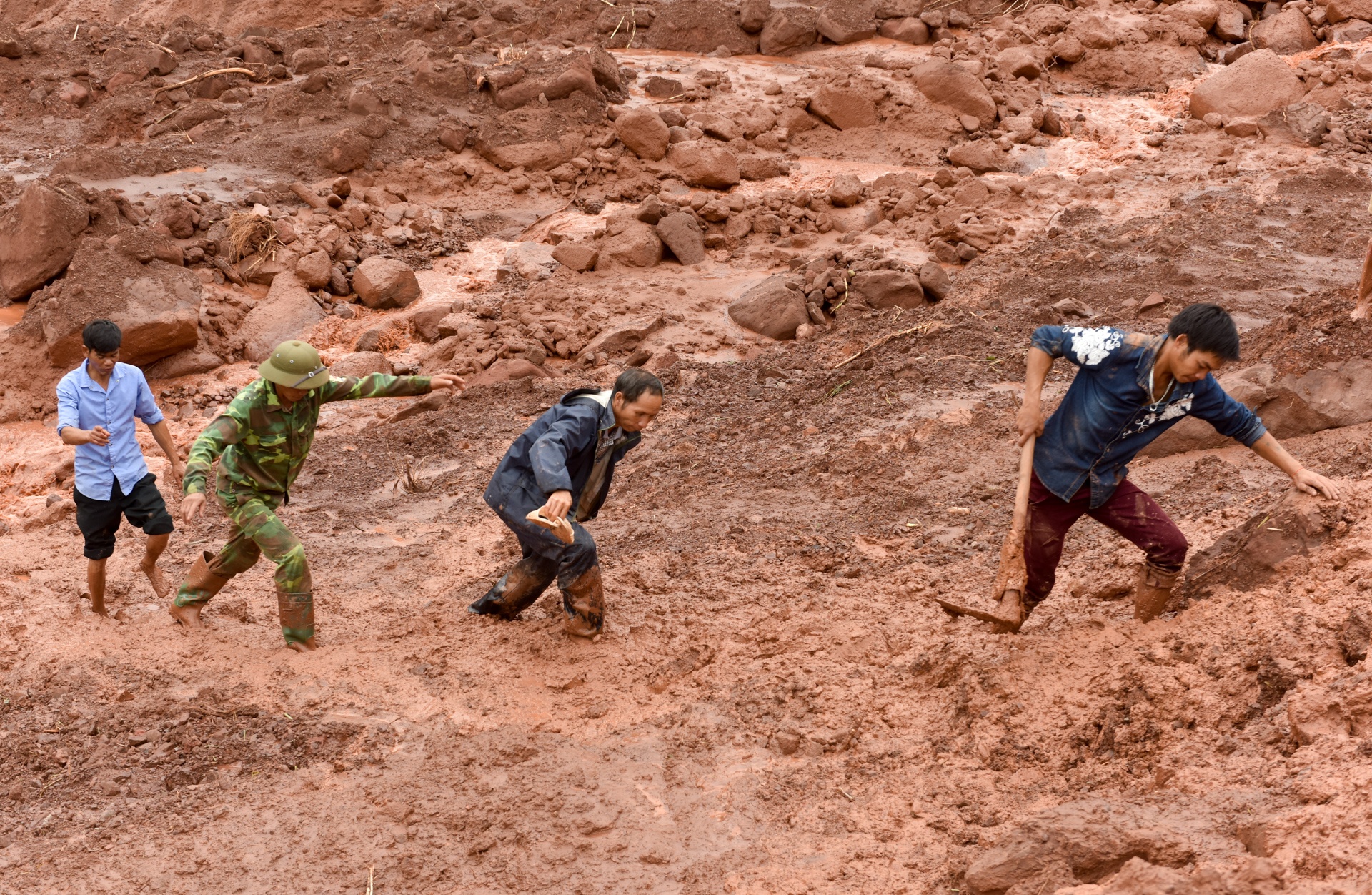 bản nghèo có 5 người mất tích ảnh 21 ban ngheo co 5 nguoi mat tich anh 21