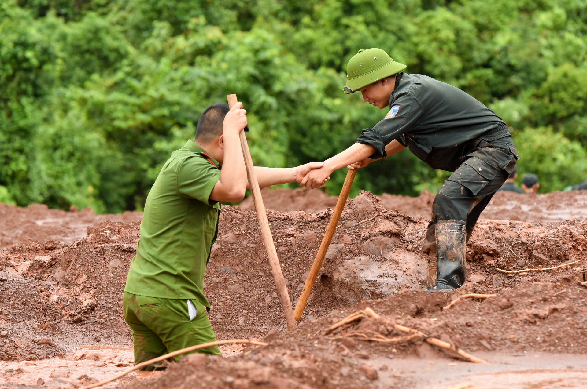 bản nghèo có 5 người mất tích ảnh 22 ban ngheo co 5 nguoi mat tich anh 22