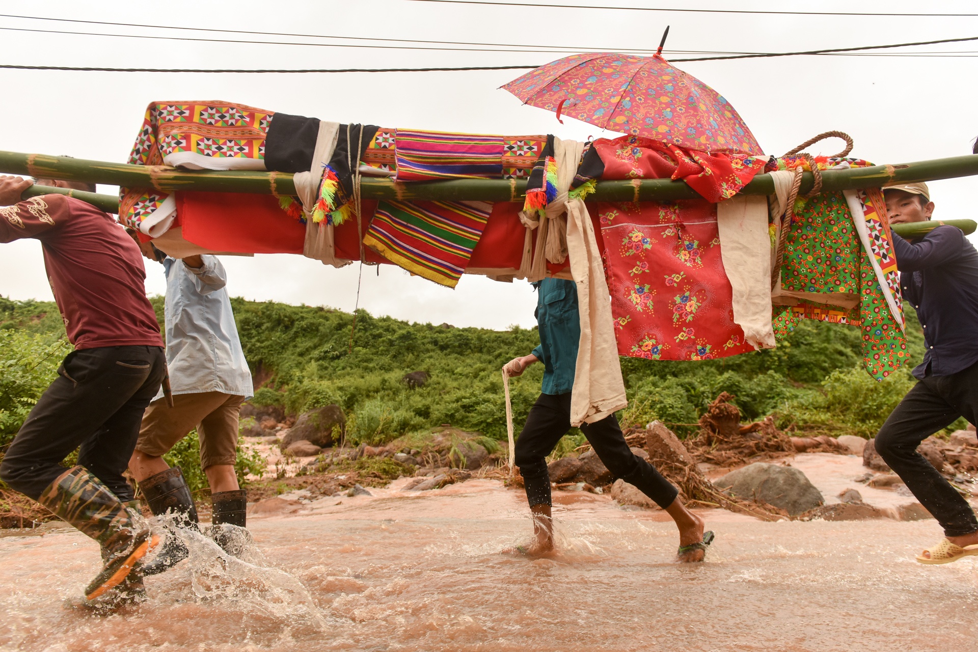bản nghèo có 5 người mất tích ảnh 32 ban ngheo co 5 nguoi mat tich anh 32