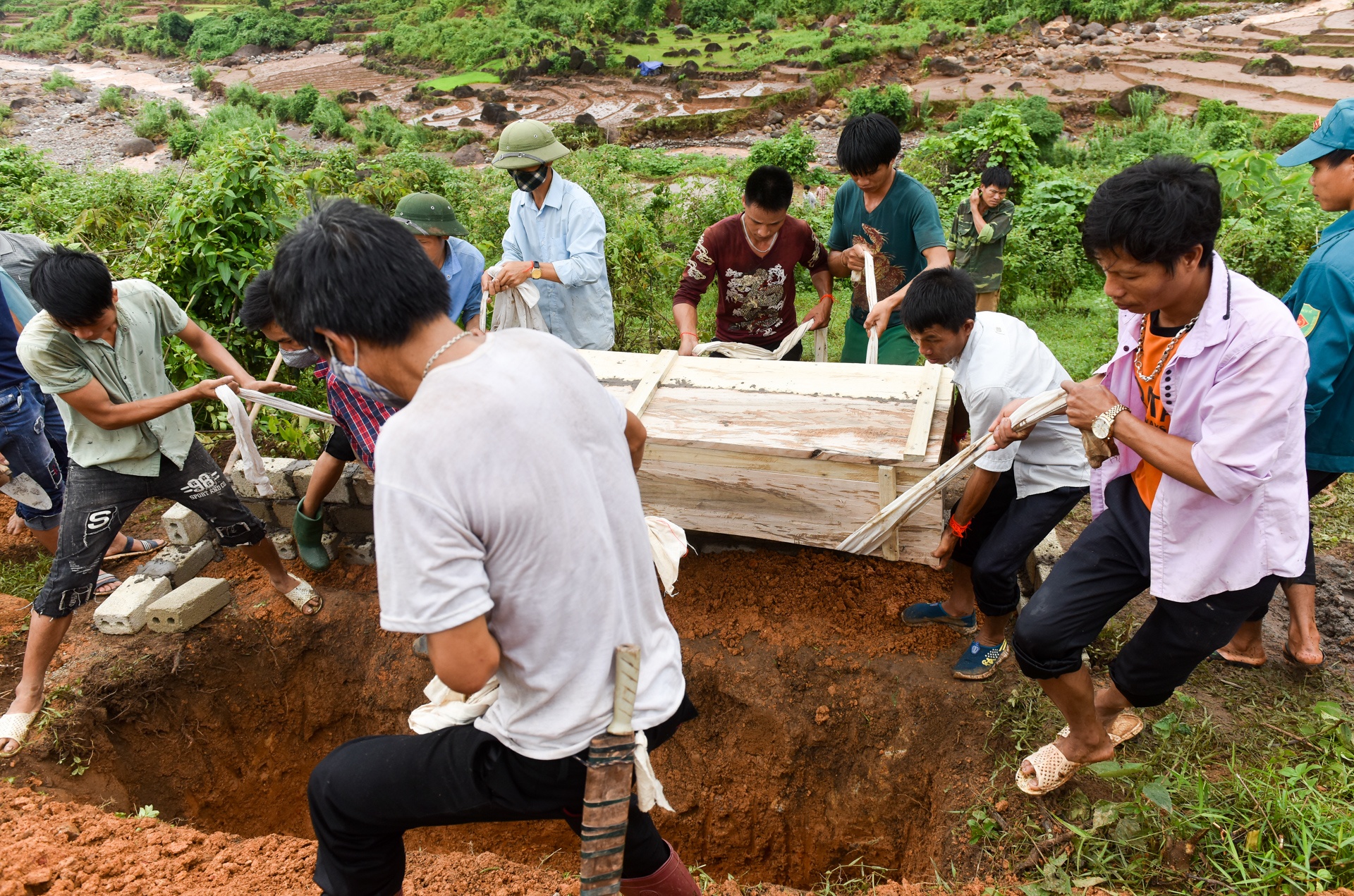 bản nghèo có 5 người mất tích ảnh 35 ban ngheo co 5 nguoi mat tich anh 35