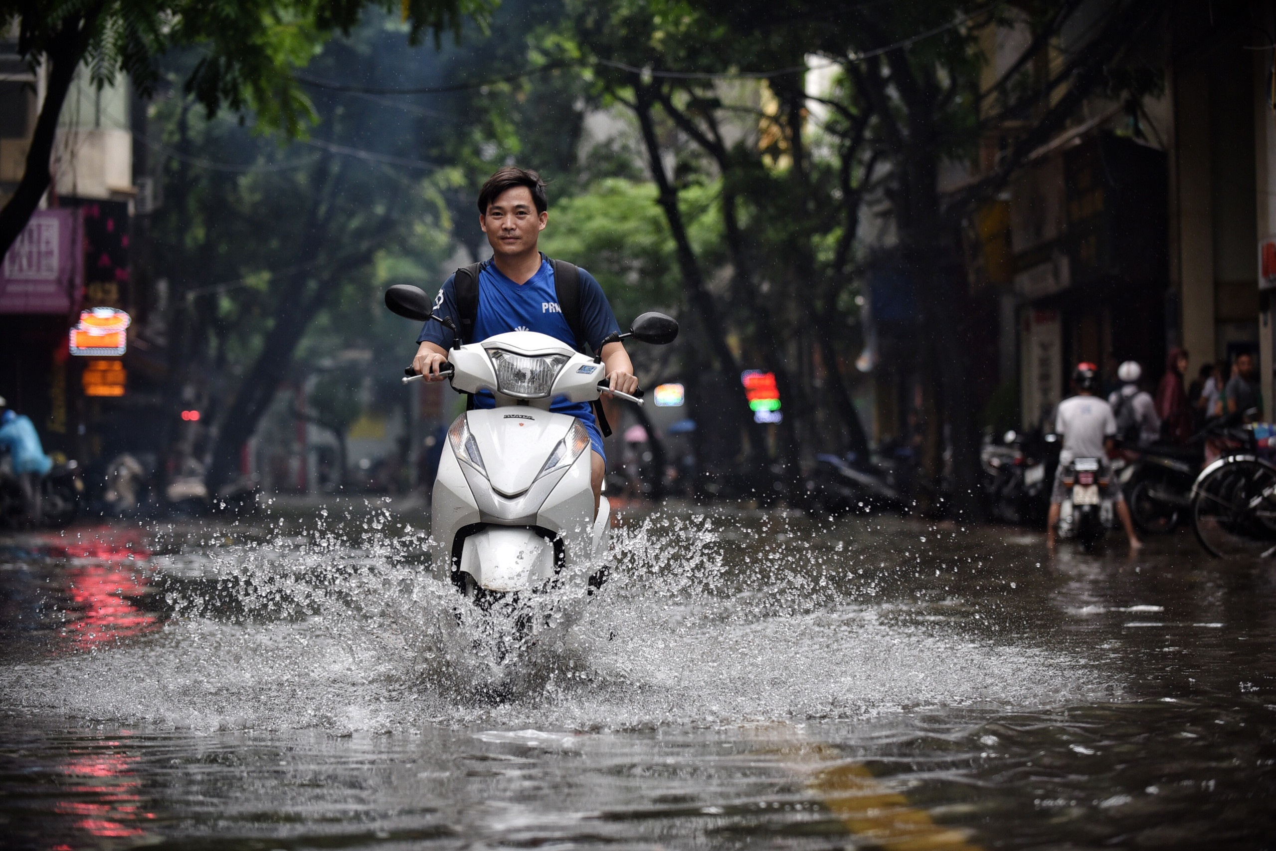 mua ngap cac tuyen duong Ha Noi anh 2
