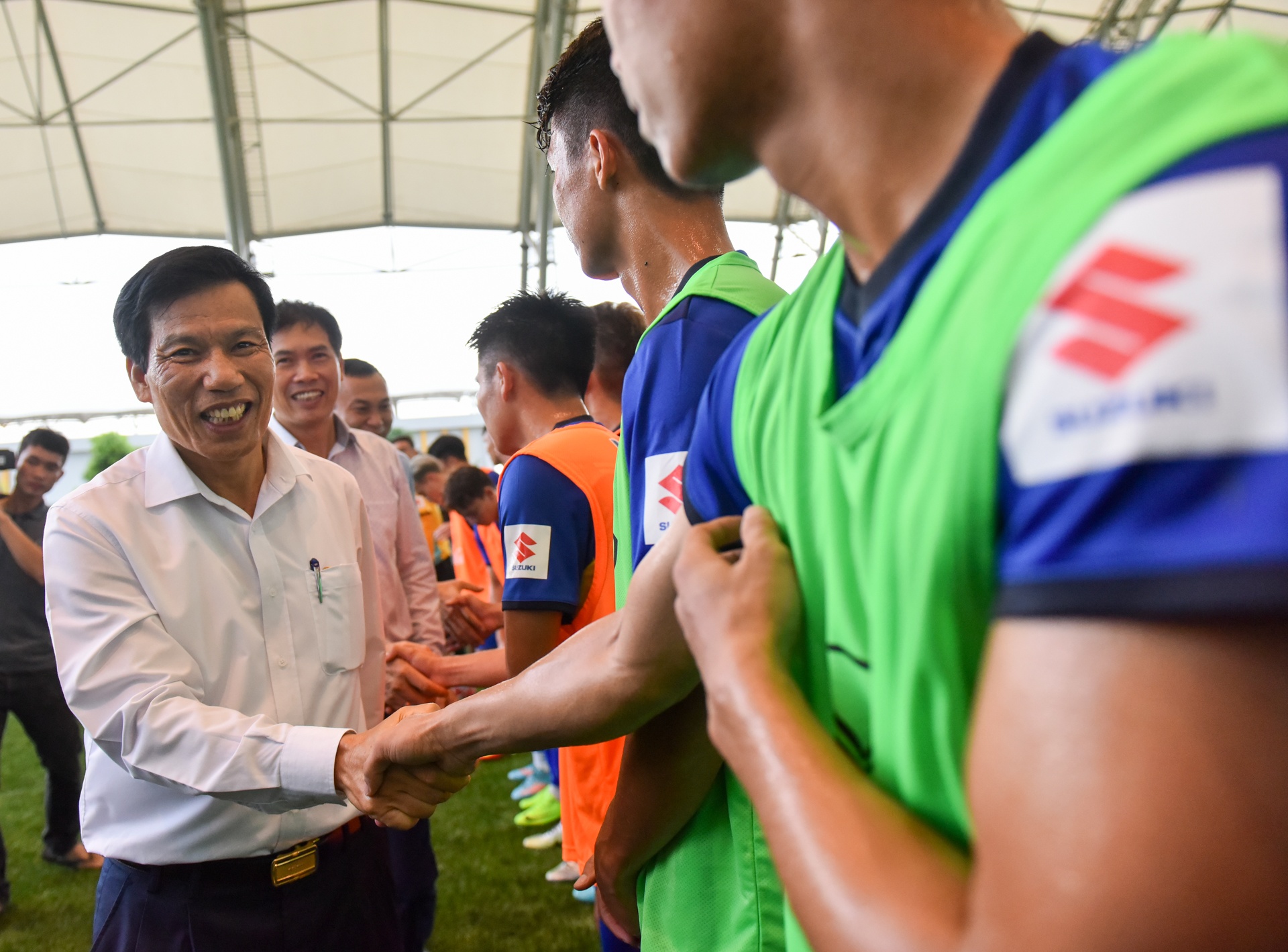 Park Hang Seo choi game voi cau thu nhi anh 10