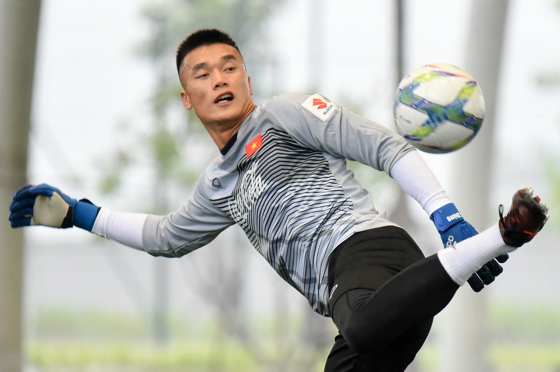 Park Hang Seo choi game voi cau thu nhi anh 5