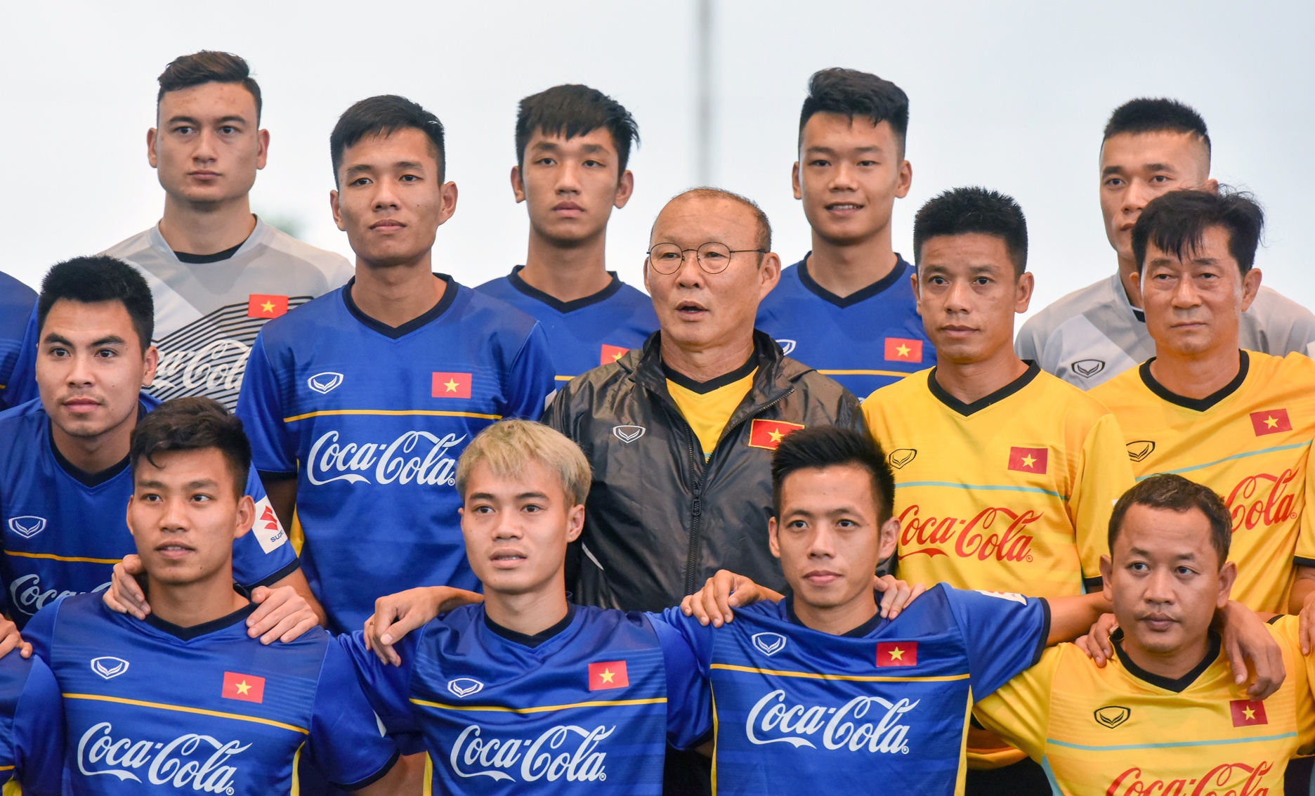 Park Hang Seo choi game voi cau thu nhi anh 4