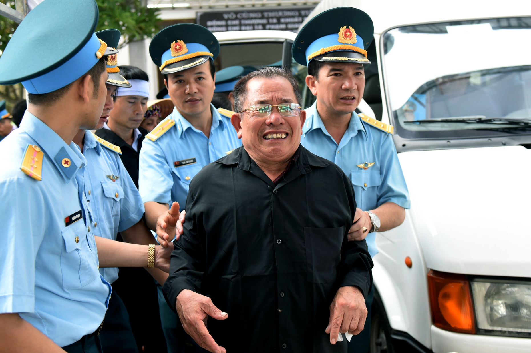 phi cong Su-22 anh 10