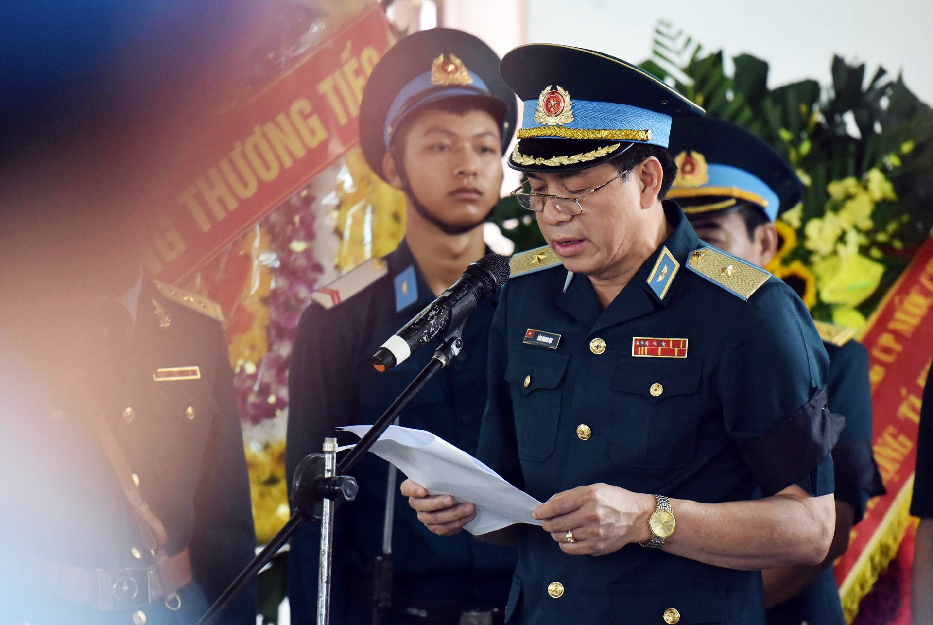 phi cong Su-22 anh 6