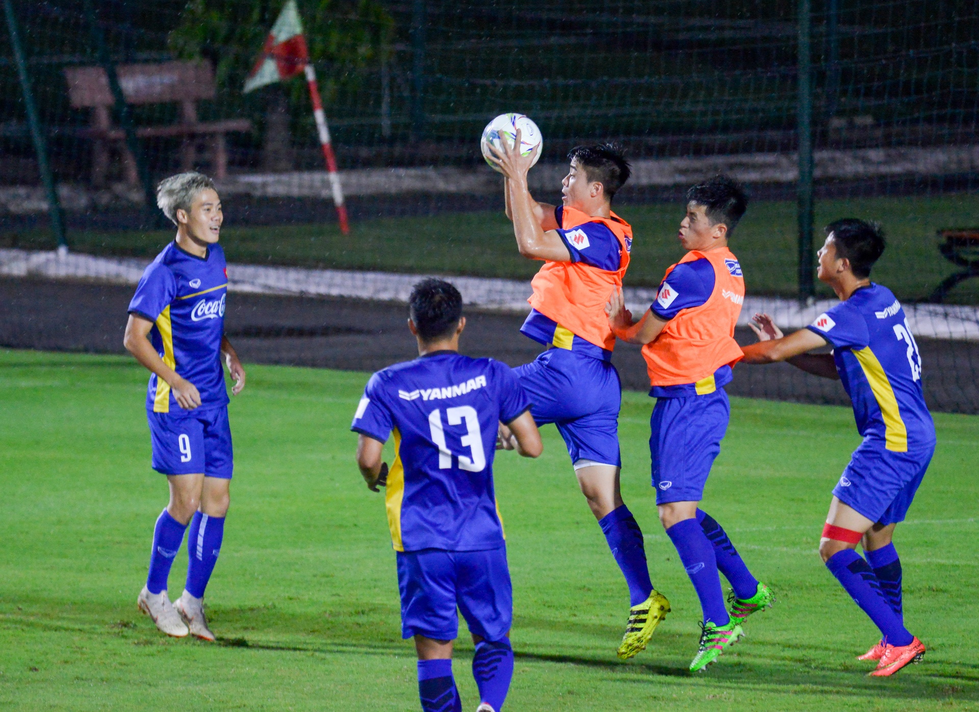 U23 Viet Nam choi bong nem anh 4