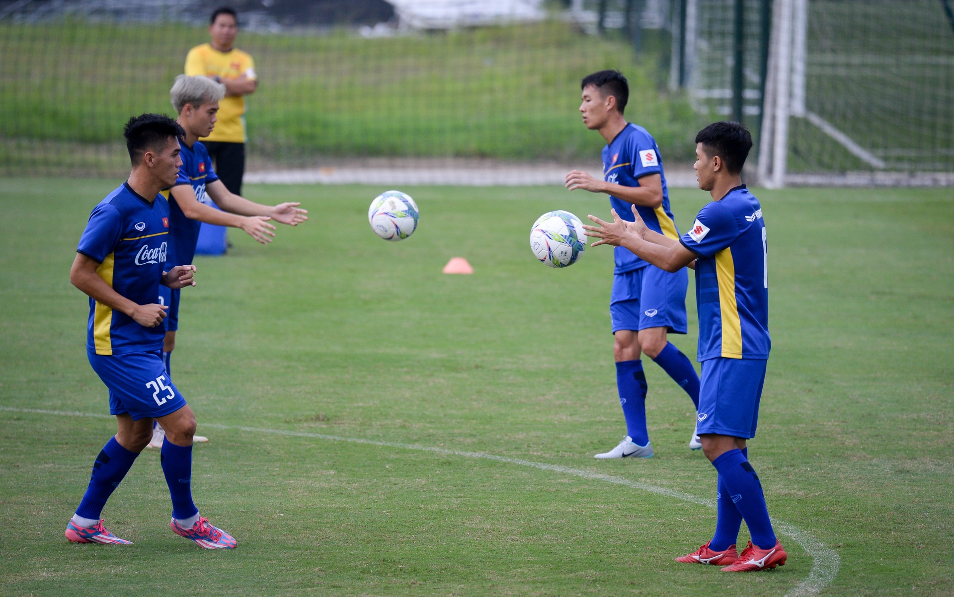 Thầy Park hướng dẫn đá phạt góc kiểu Anh ảnh 10 Thay Park huong dan da phat goc kieu Anh anh 10