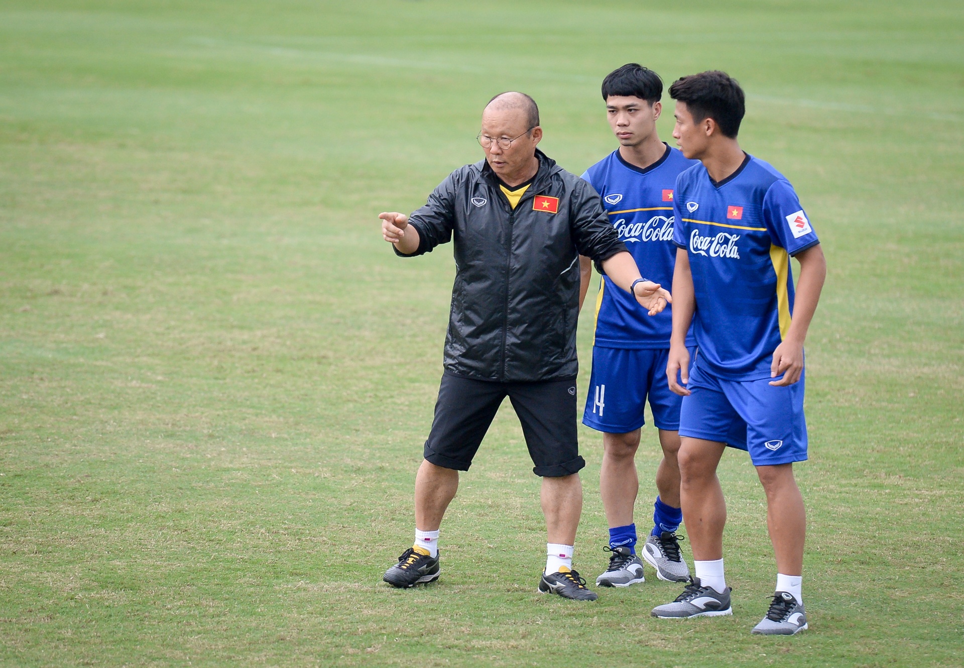 Thầy Park hướng dẫn đá phạt góc kiểu Anh ảnh 4 Thay Park huong dan da phat goc kieu Anh anh 4