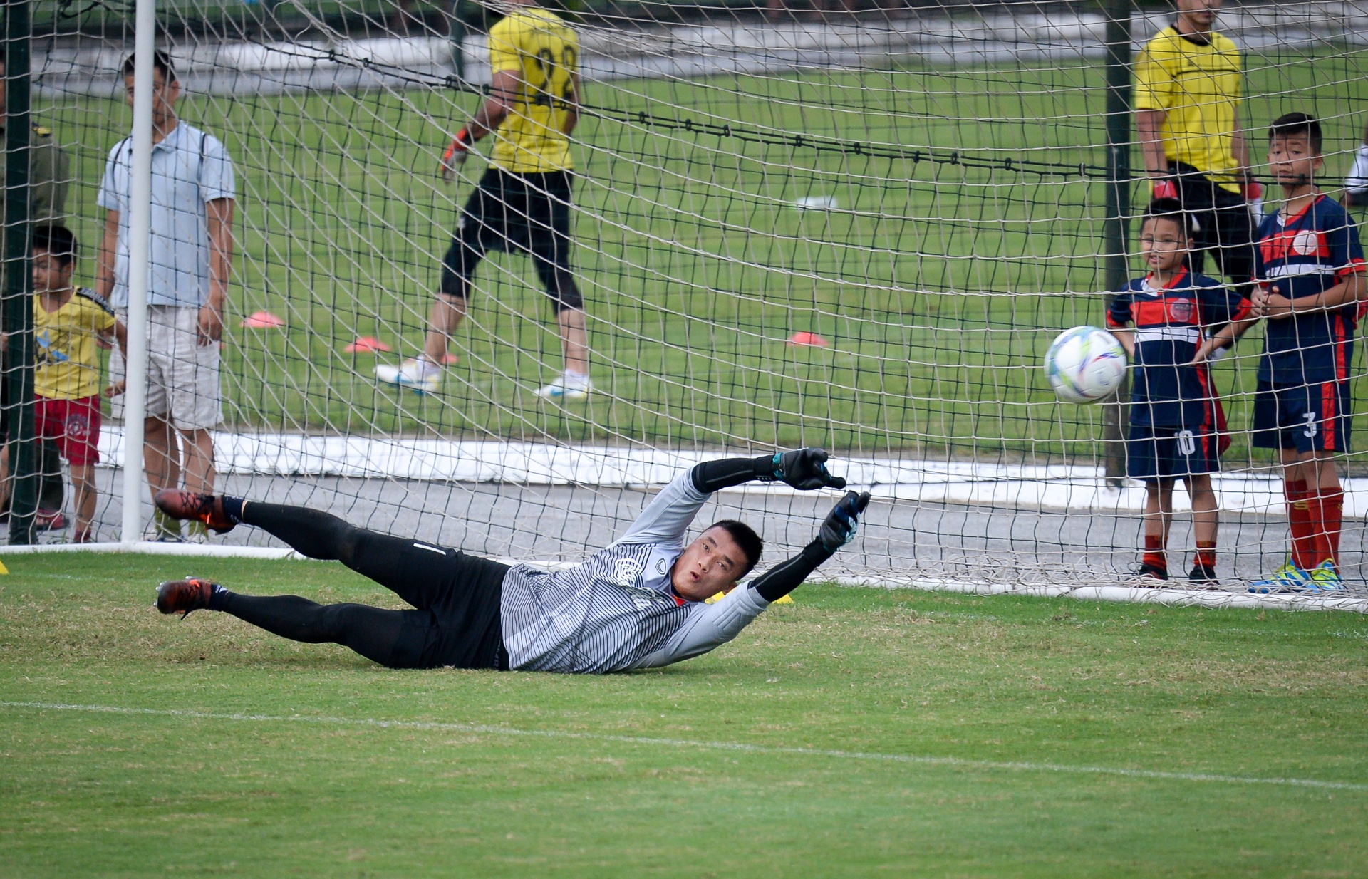 Thầy Park hướng dẫn đá phạt góc kiểu Anh ảnh 7 Thay Park huong dan da phat goc kieu Anh anh 7