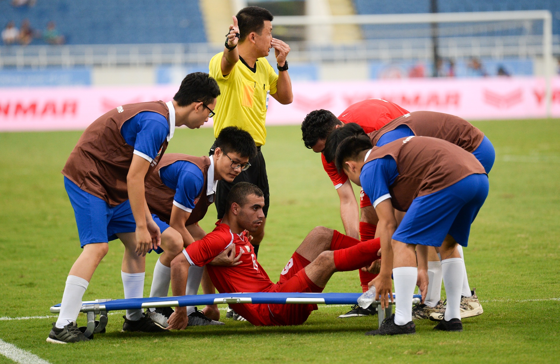 Cau thu Palestine di cap cuu anh 11