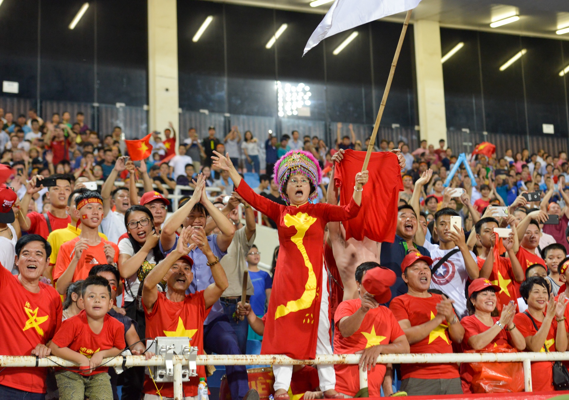 pháo sáng đốt khắp nơi ảnh 1 phao sang dot khap noi anh 1