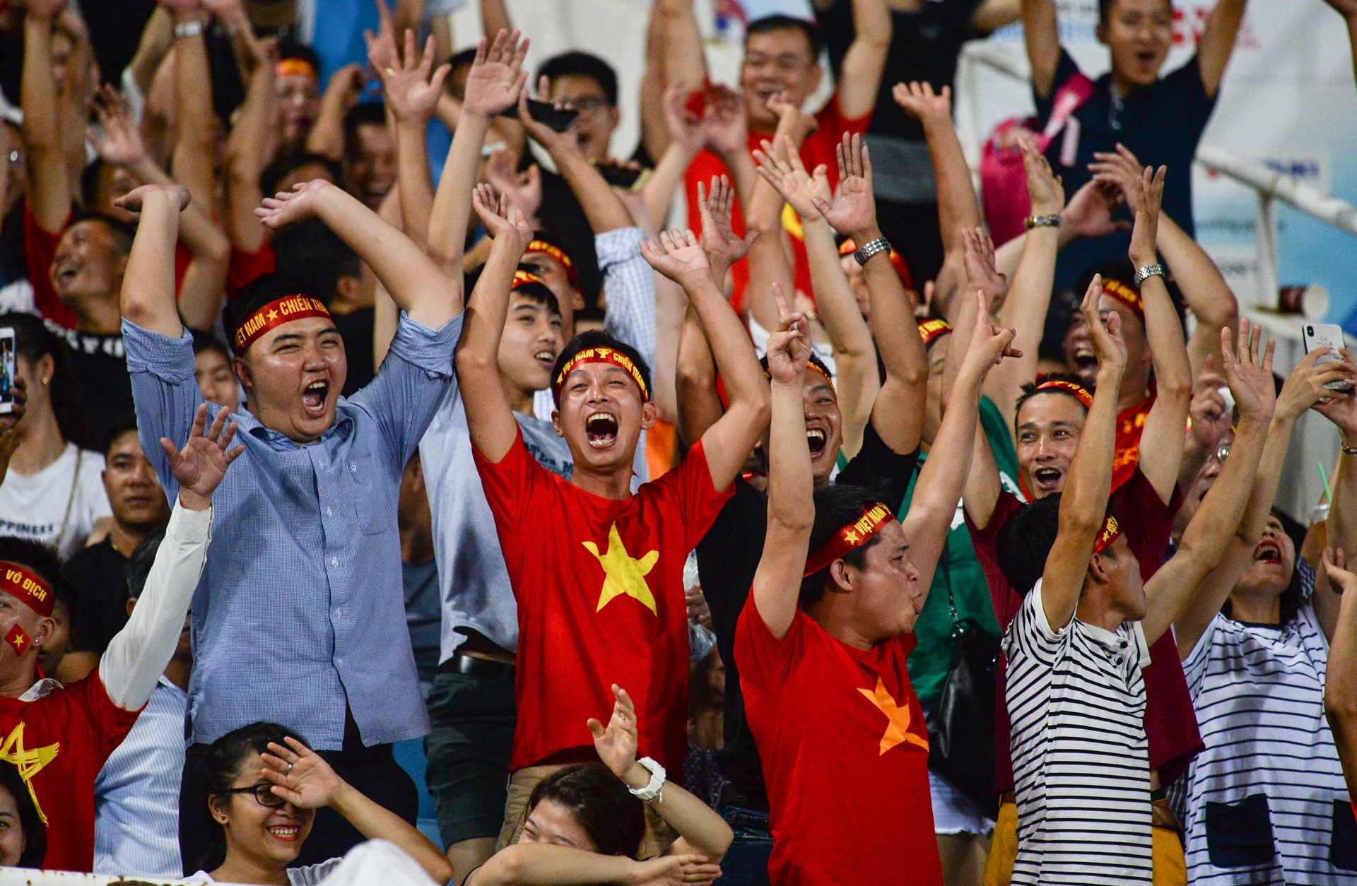 pháo sáng đốt khắp nơi ảnh 2 phao sang dot khap noi anh 2