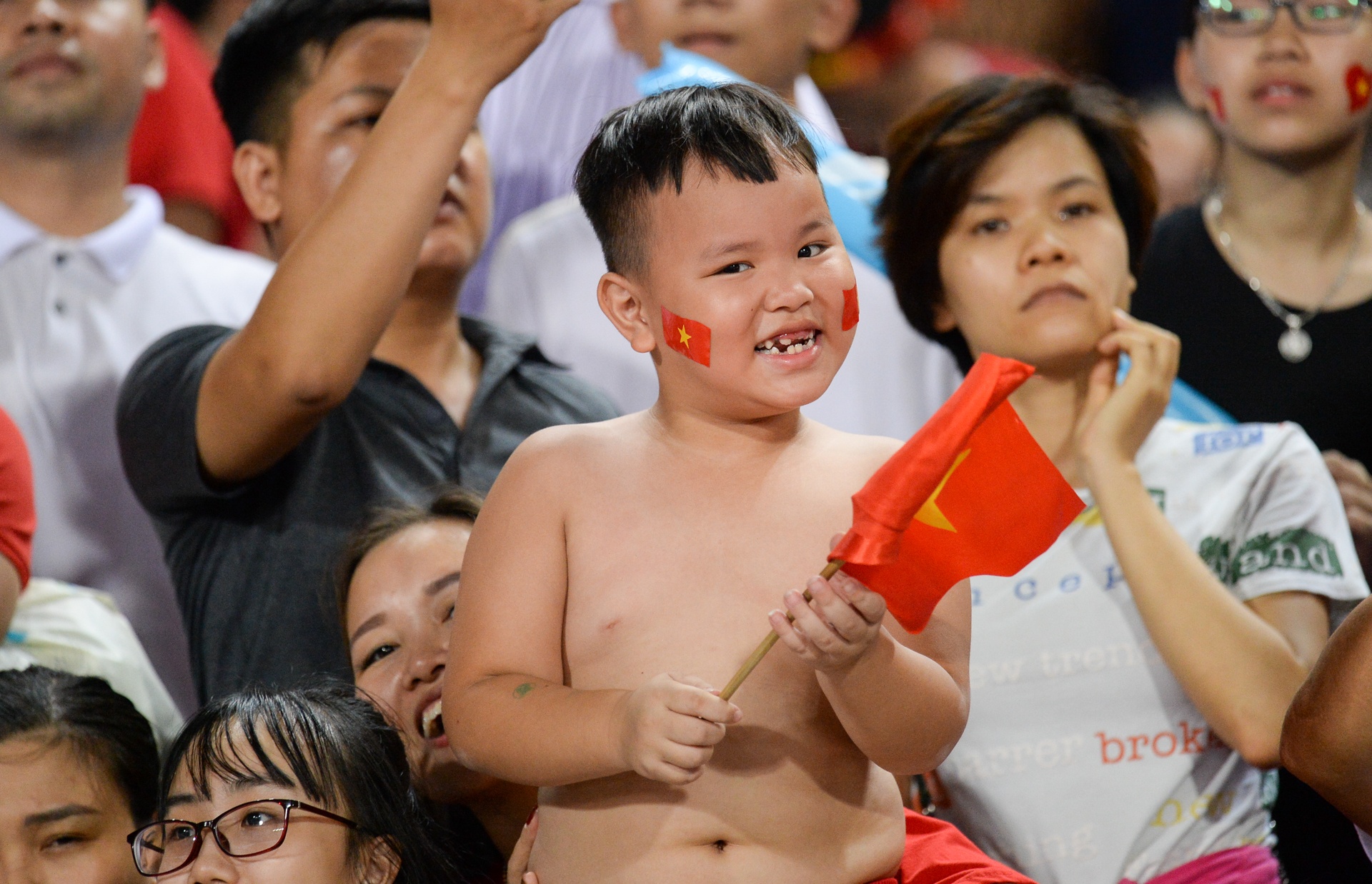 pháo sáng đốt khắp nơi ảnh 3 phao sang dot khap noi anh 3