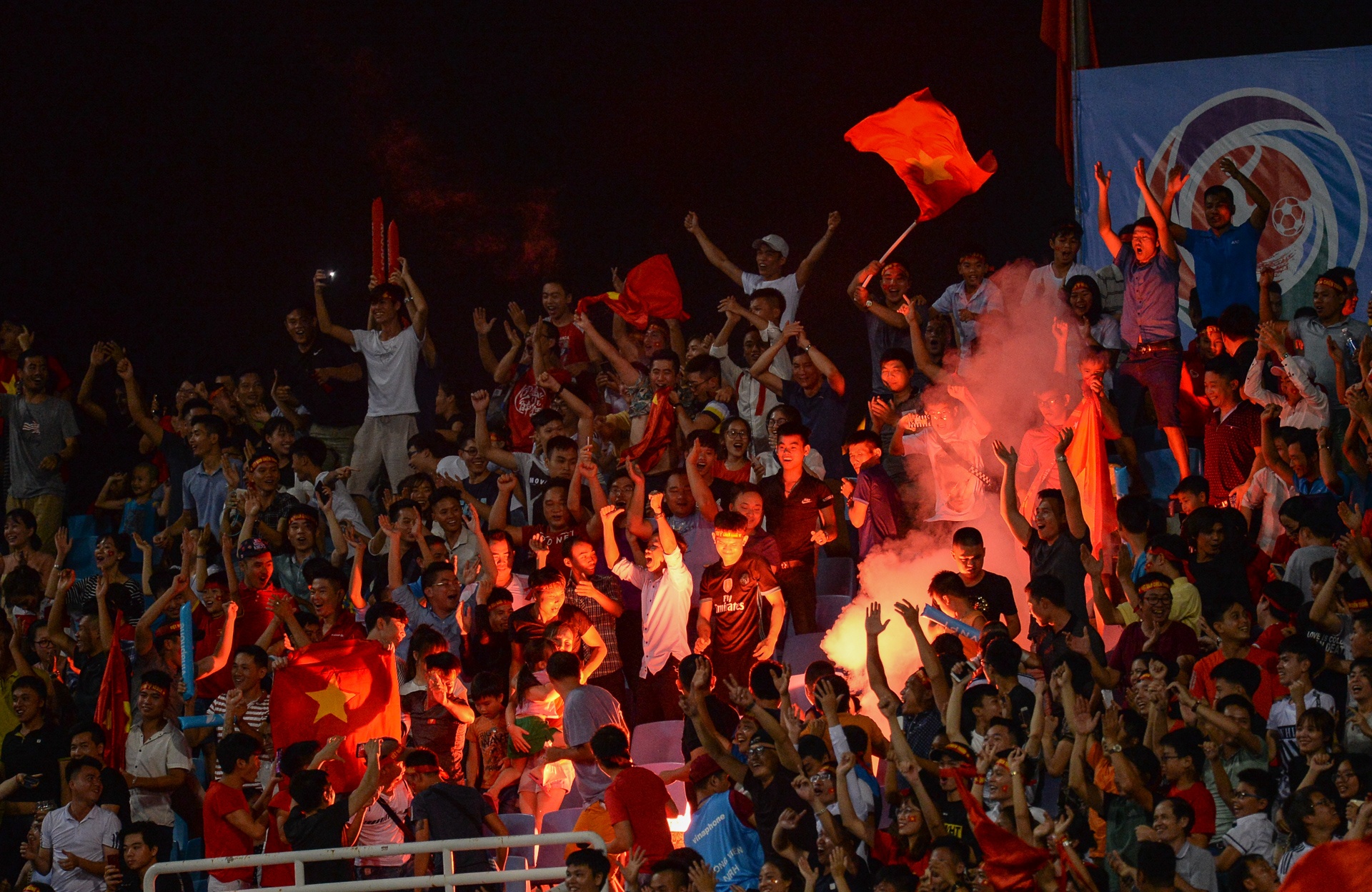 pháo sáng đốt khắp nơi ảnh 4 phao sang dot khap noi anh 4