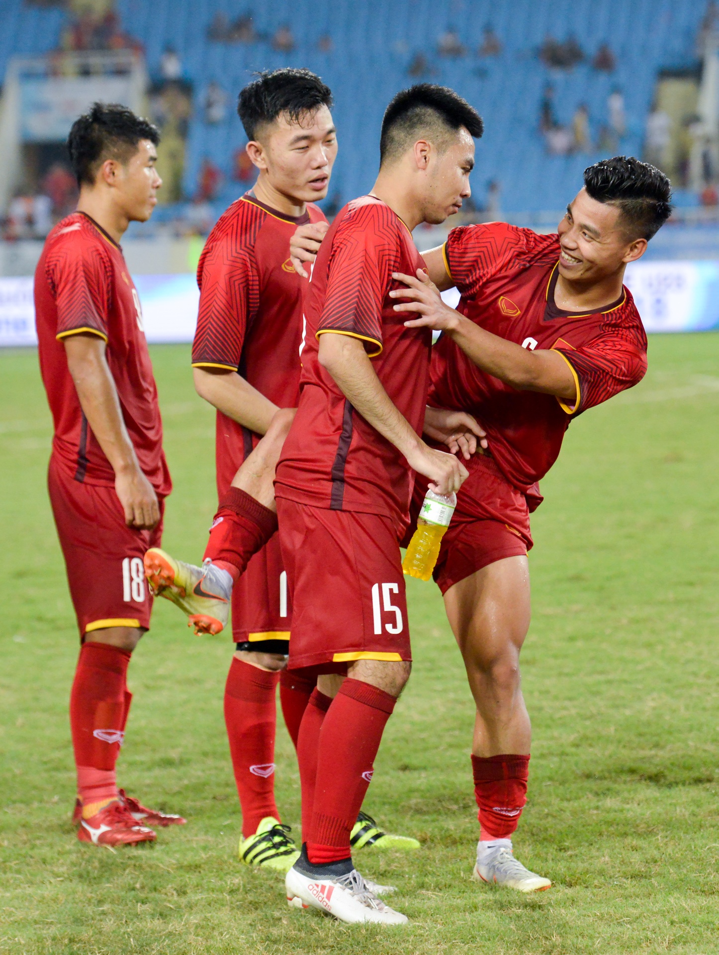 Van Lam buon ba nhin dong doi an mung anh 5