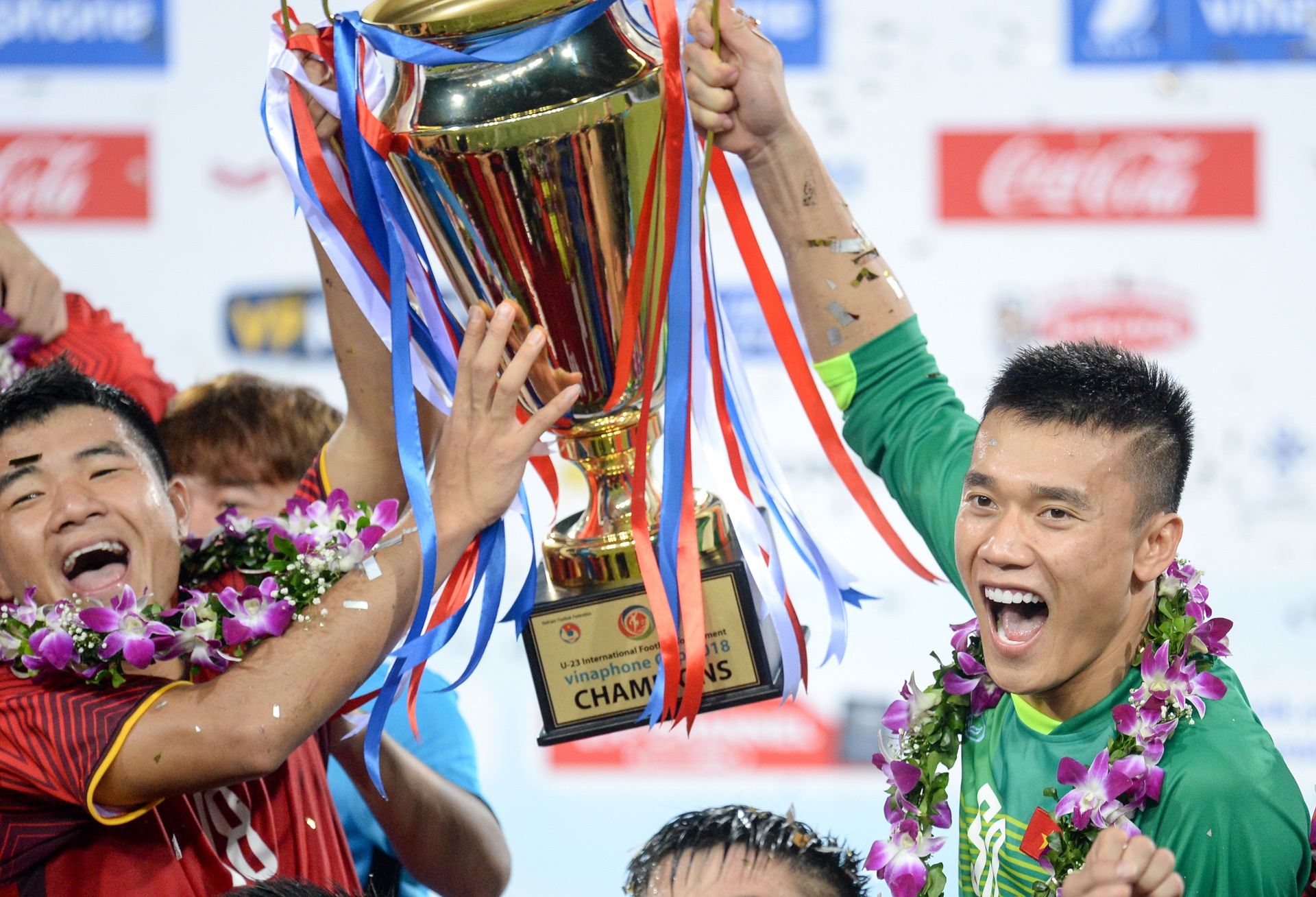 Van Lam buon ba nhin dong doi an mung anh 6