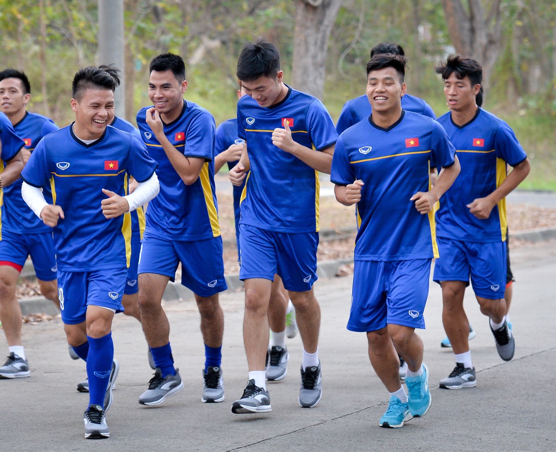 Olympic Viet Nam tap o cong vien anh 2