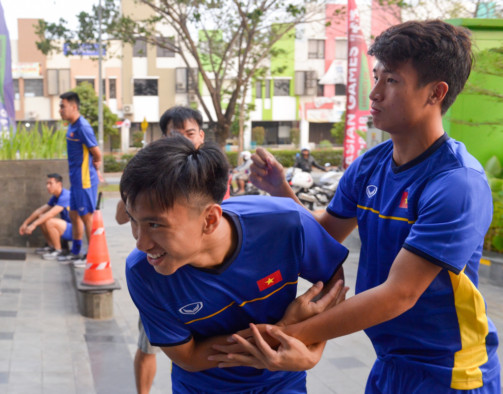 Xuan Truong cam que choc Ha Duc Chinh anh 2