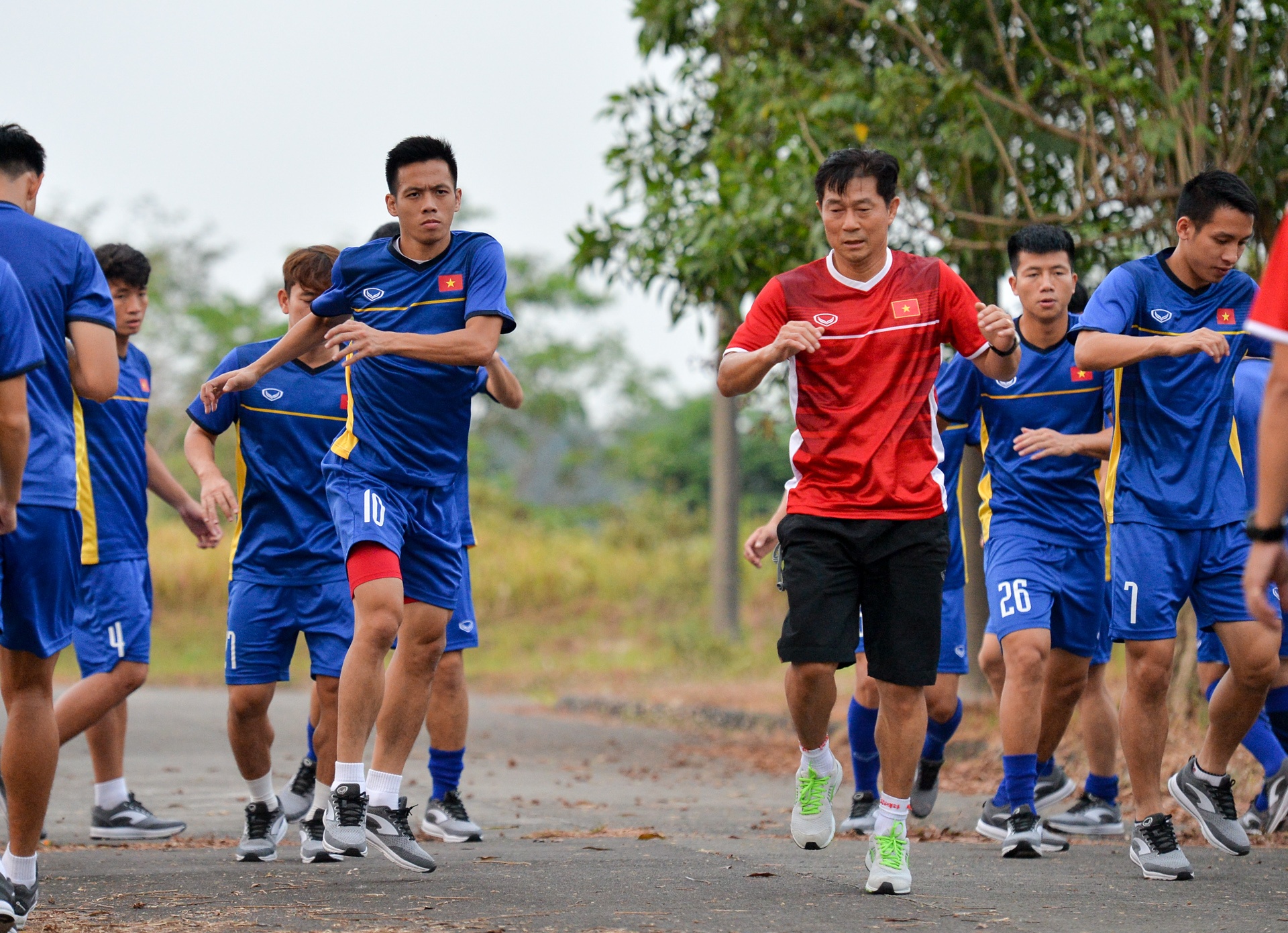 Olympic Viet Nam tap o cong vien anh 4