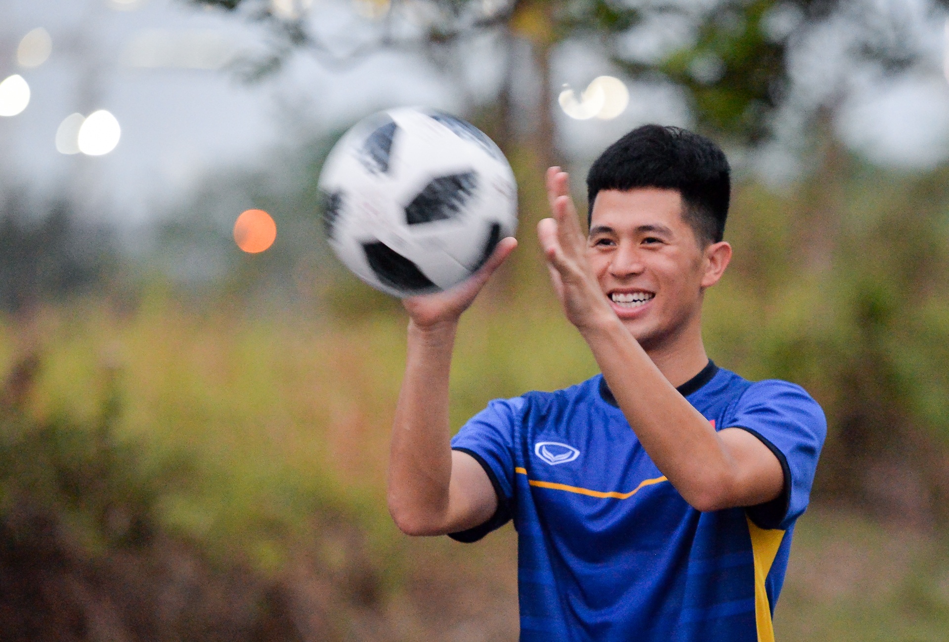 Olympic Viet Nam tap o cong vien anh 7