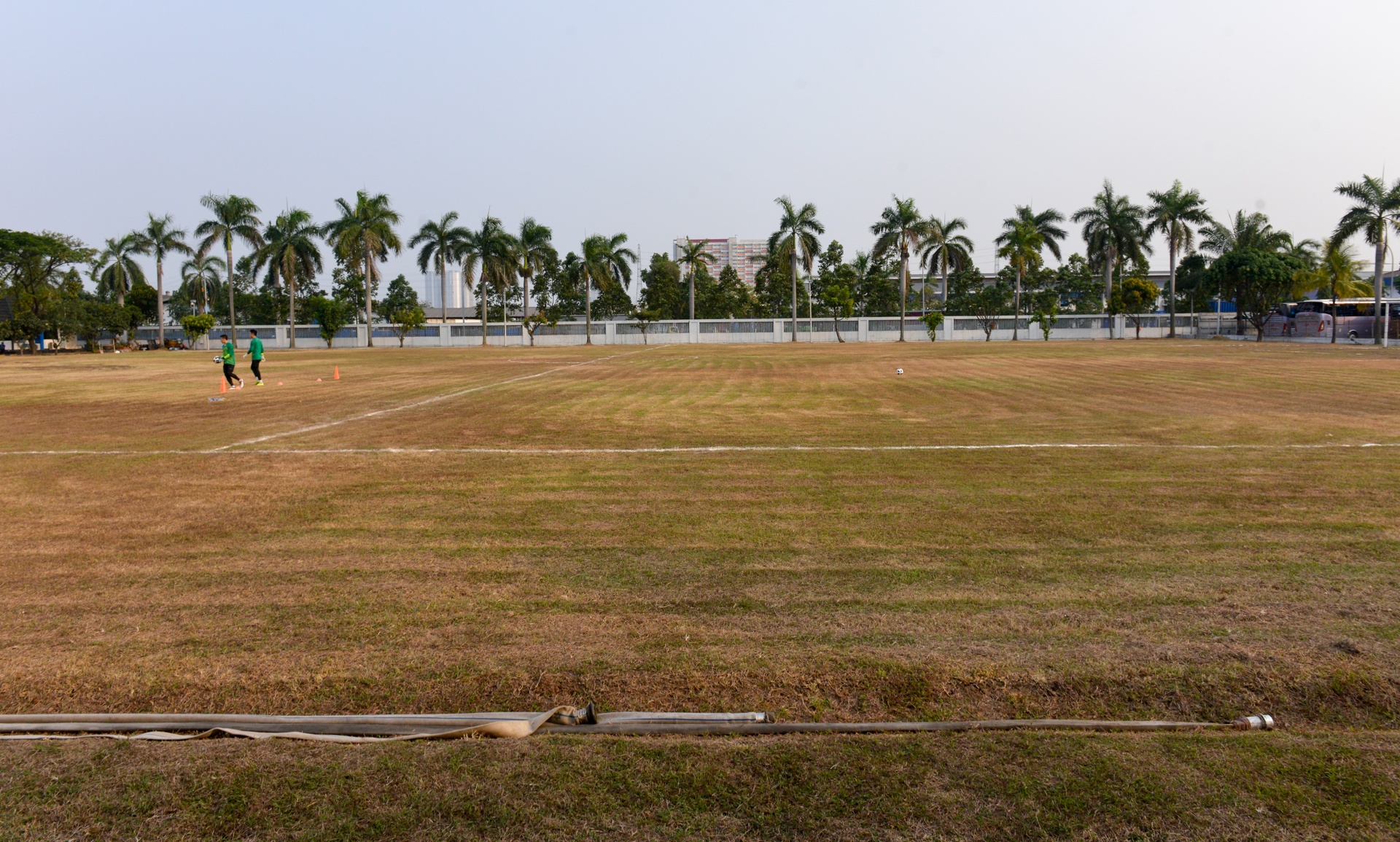 mặt sân tiêu chuẩn công nhân của Olympic Việt Nam ảnh 1 mat san tieu chuan cong nhan cua Olympic Viet Nam anh 1