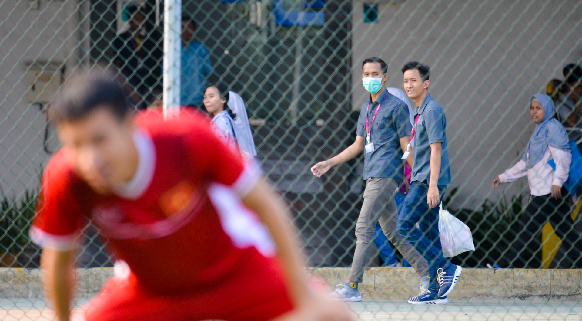 mặt sân tiêu chuẩn công nhân của Olympic Việt Nam ảnh 5 mat san tieu chuan cong nhan cua Olympic Viet Nam anh 5