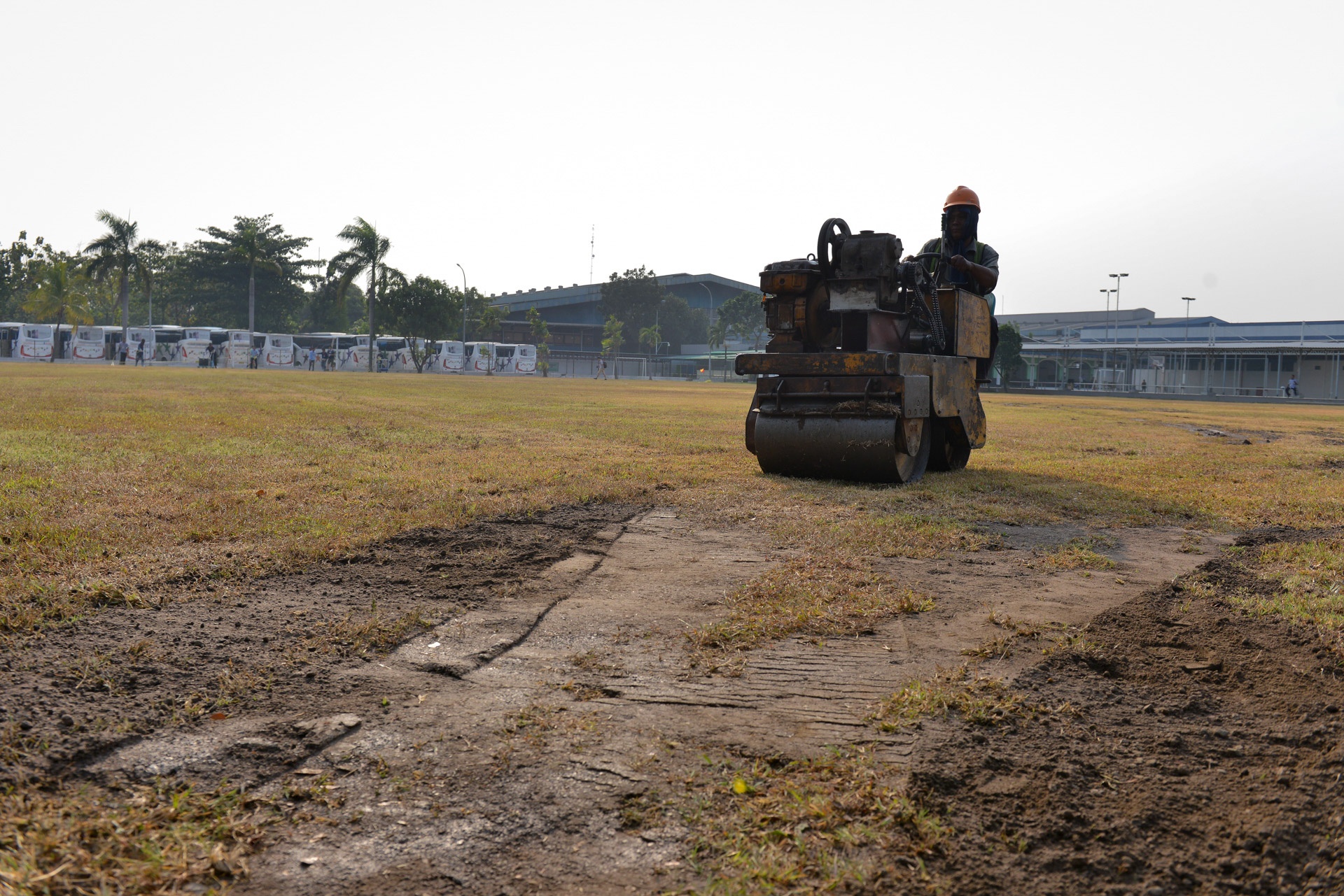 Olympic Viet Nam that vong khi tap tren mat san xau o ASIAD hinh anh