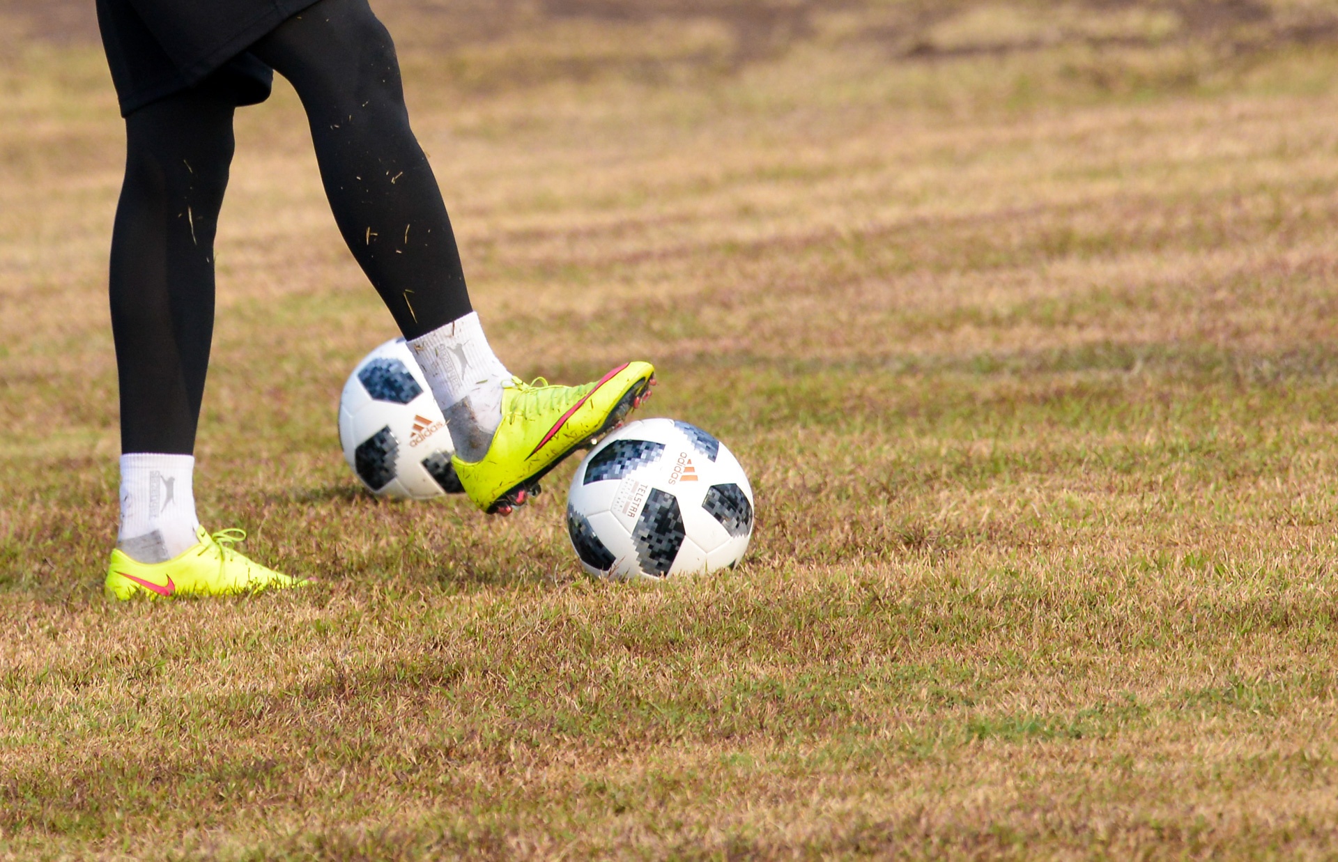 Tai sao Olympic Viet Nam tap o san danh cho cong nhan? hinh anh