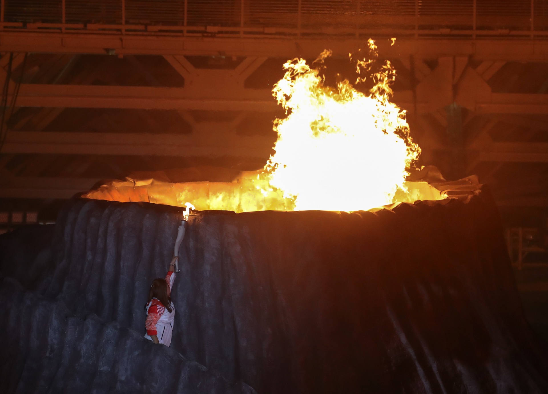 Tong thong Indonesia lai moto phan khoi lon anh 14