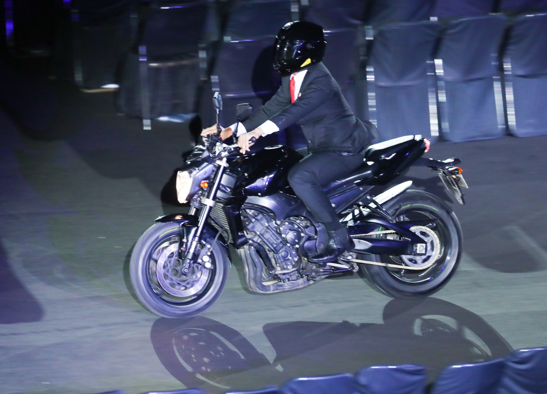 Tong thong Indonesia lai moto phan khoi lon anh 3