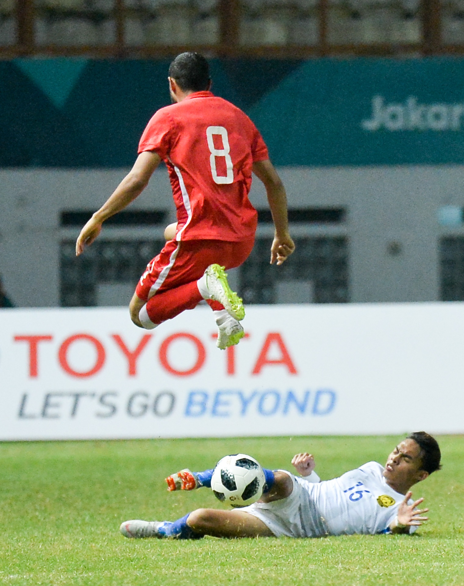 Cau thu Bahrain guc xuong hon co anh 2